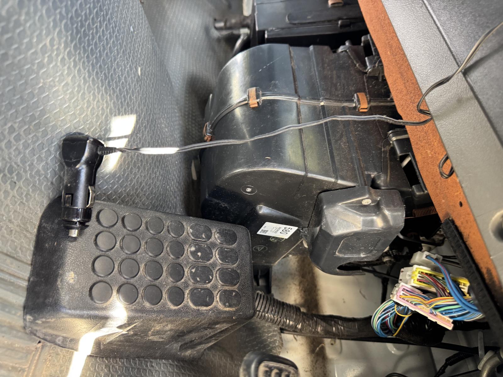 View MITSUBISHI L300 2007 2 Door Van Breaking