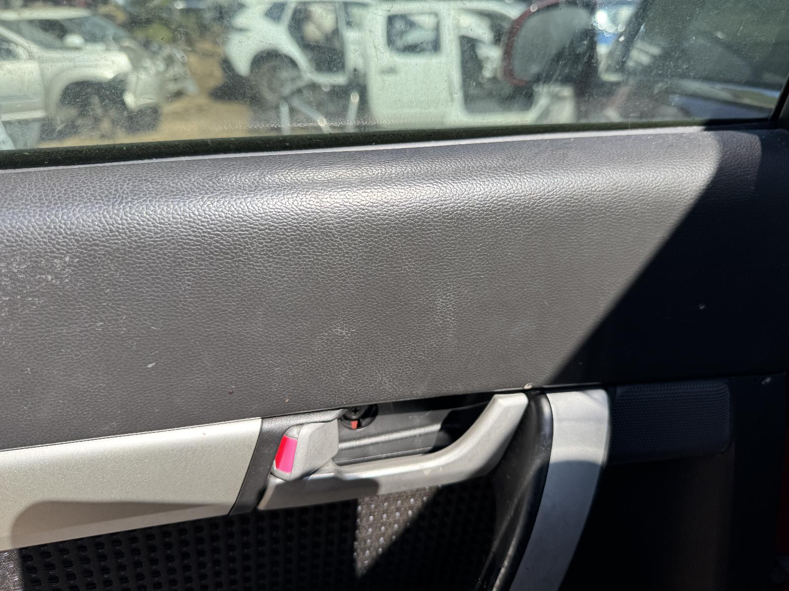 View HOLDEN CAPTIVA 2015 5 Door Station Wagon Breaking