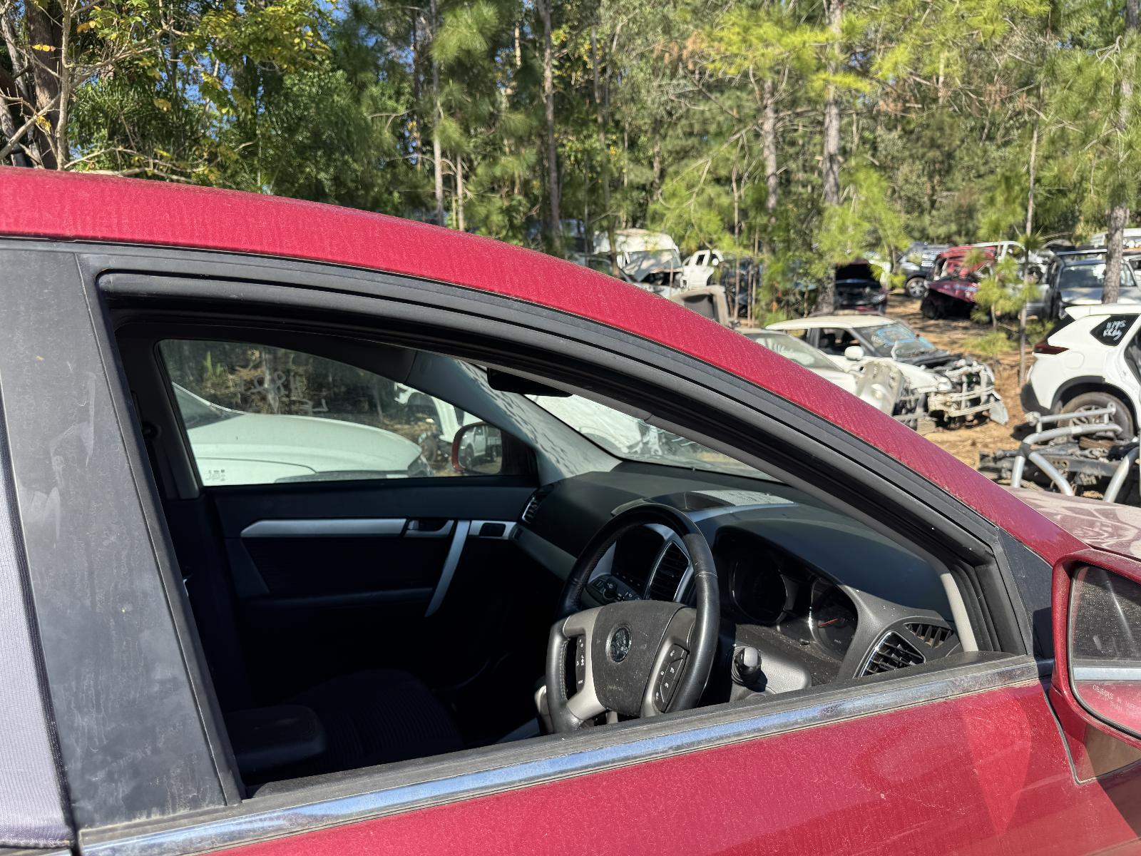 View HOLDEN CAPTIVA 2015 5 Door Station Wagon Breaking