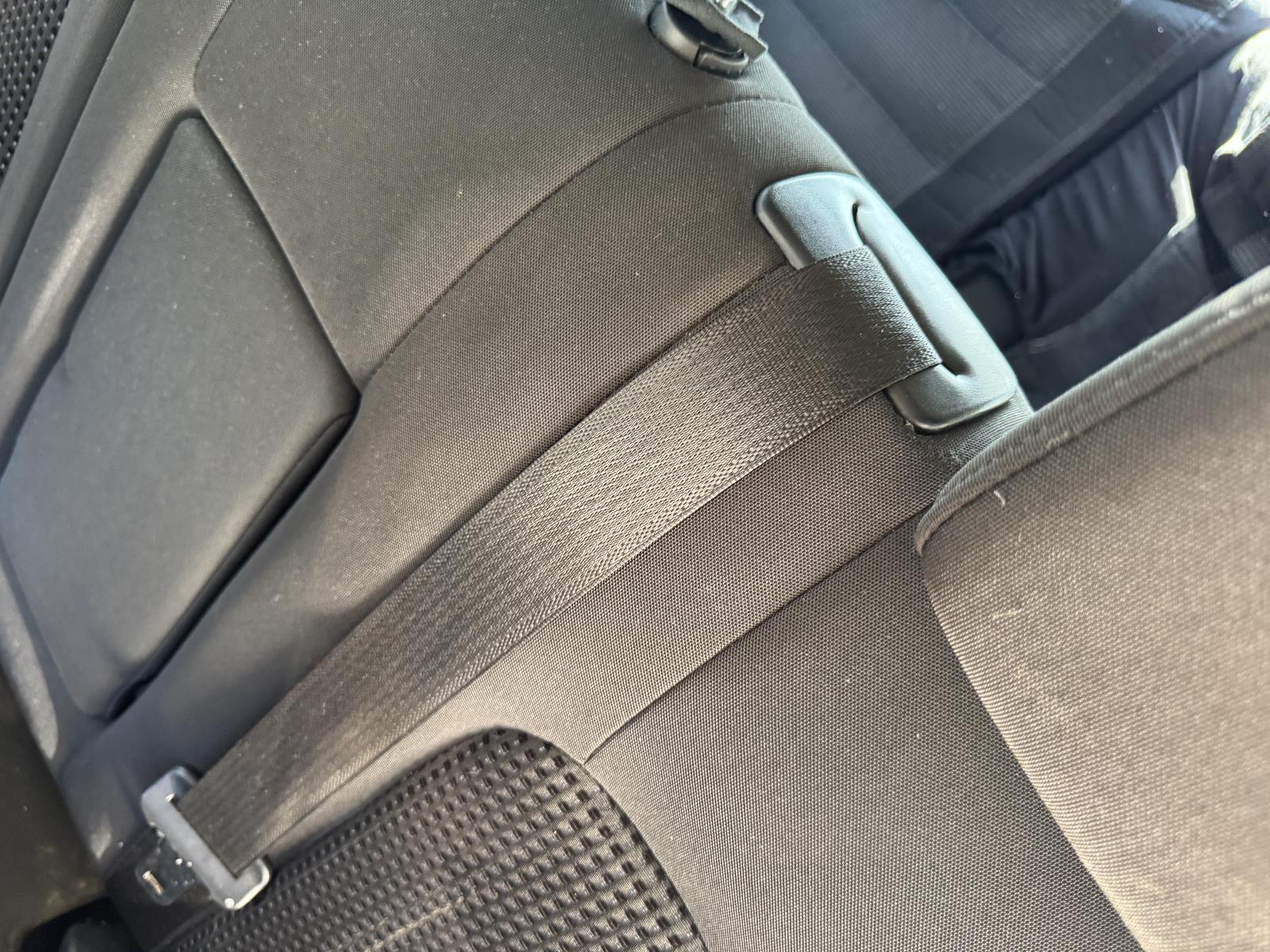View HOLDEN CAPTIVA 2015 5 Door Station Wagon Breaking