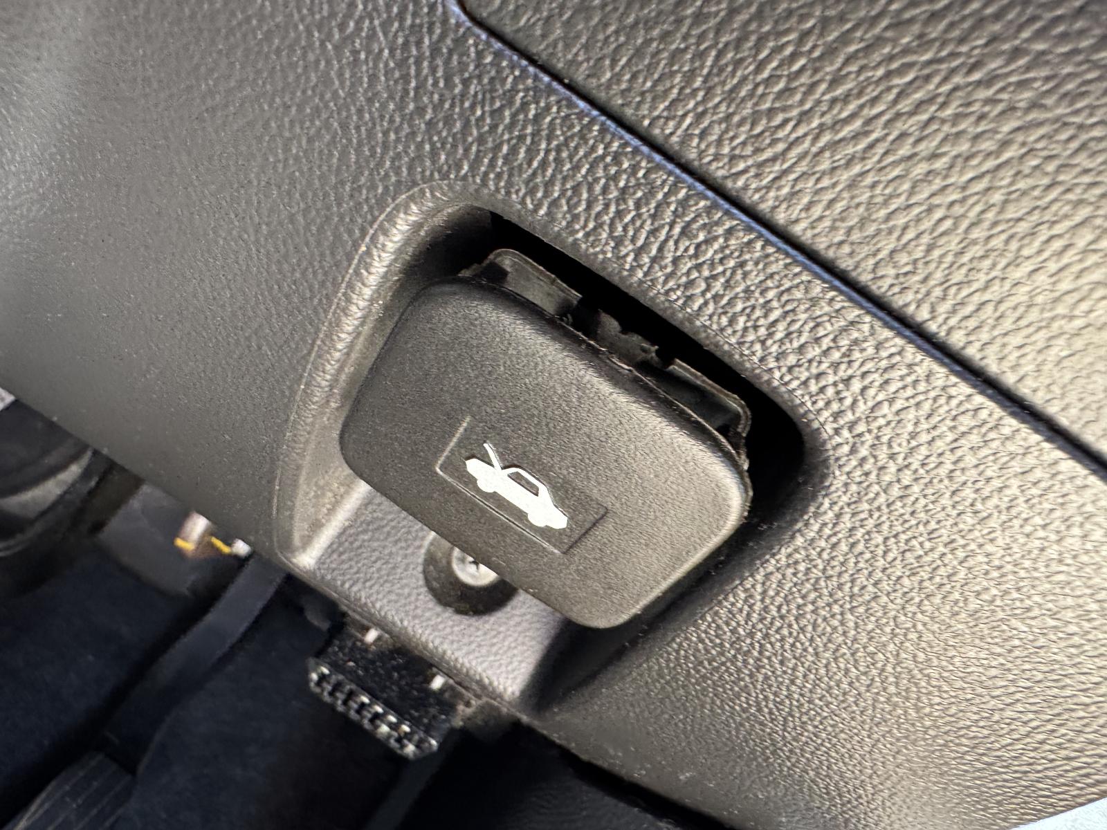 View HOLDEN CAPTIVA 2015 5 Door Station Wagon Breaking