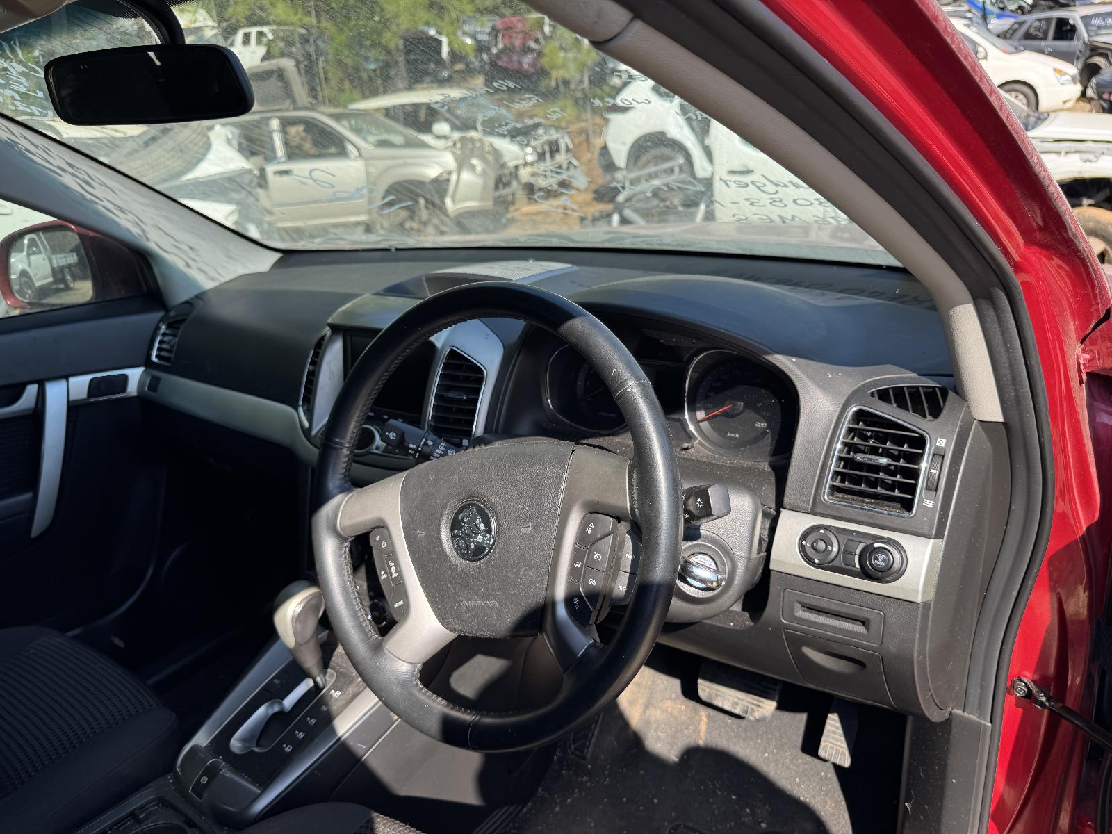 View HOLDEN CAPTIVA 2015 5 Door Station Wagon Breaking