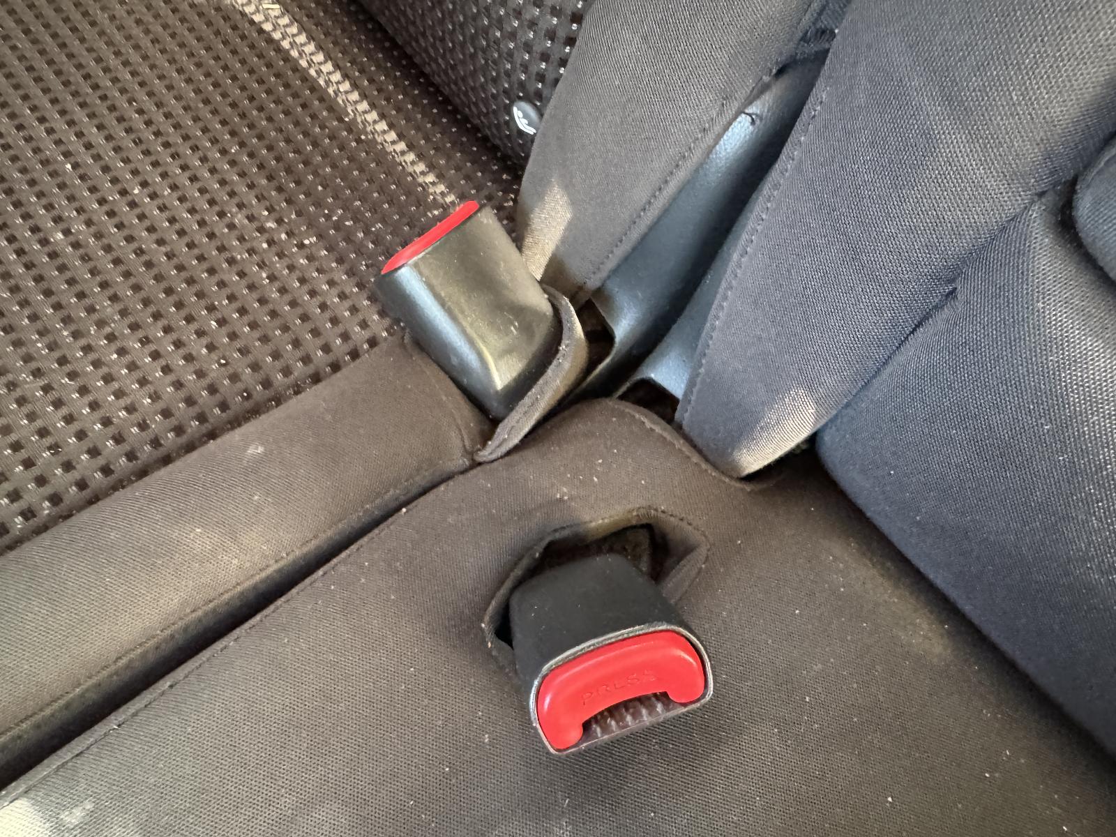 View HOLDEN CAPTIVA 2015 5 Door Station Wagon Breaking
