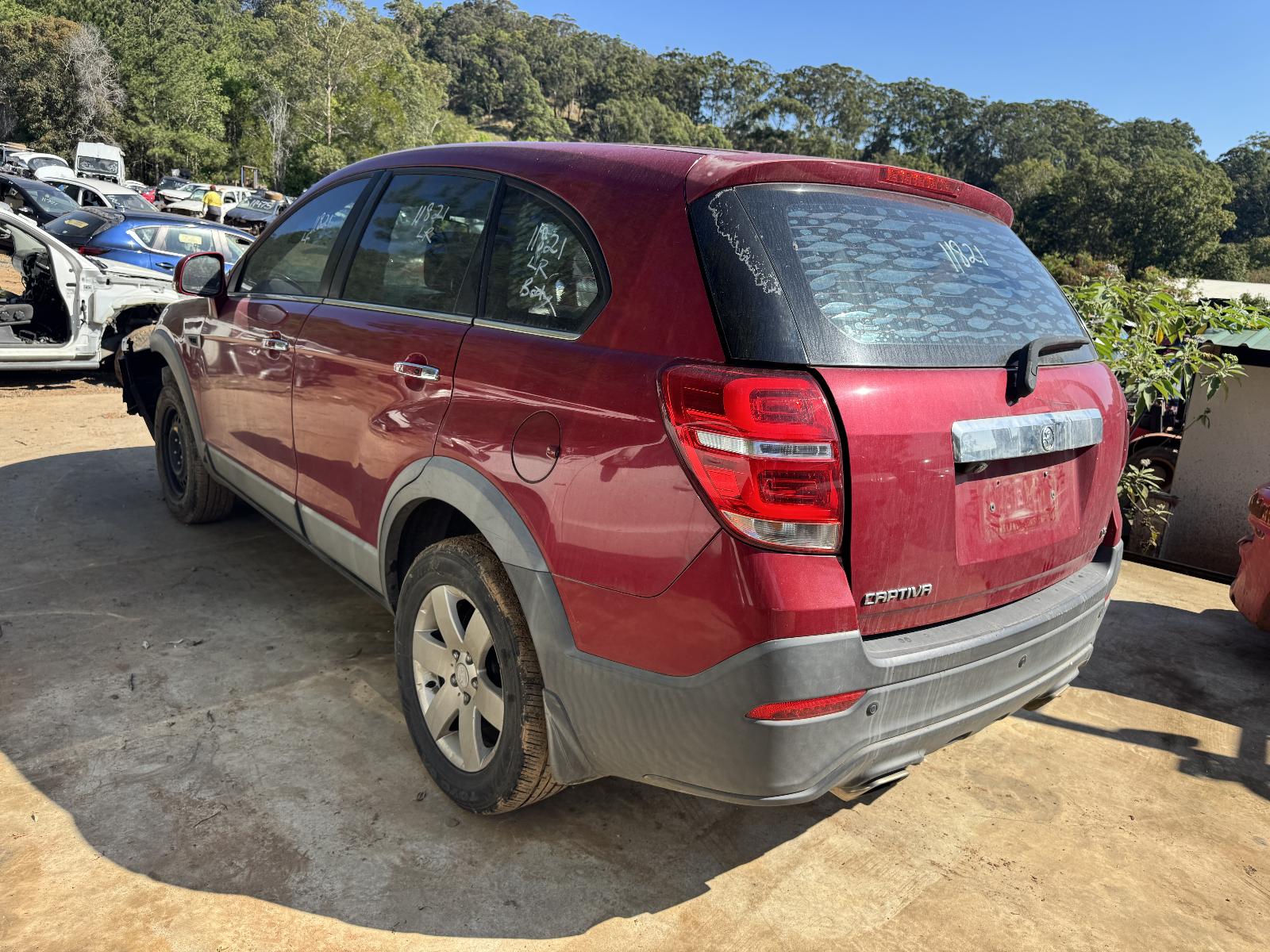 View HOLDEN CAPTIVA 2015 5 Door Station Wagon Breaking