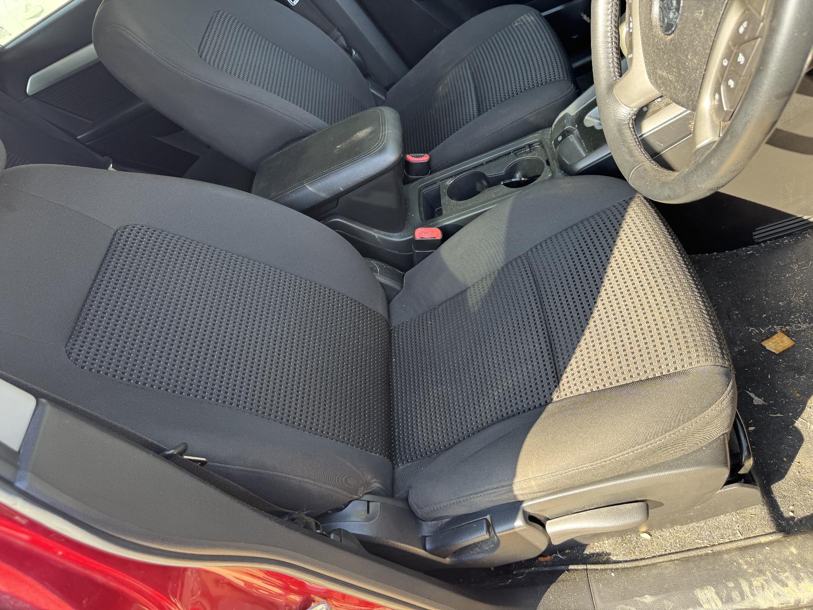 View HOLDEN CAPTIVA 2015 5 Door Station Wagon Breaking
