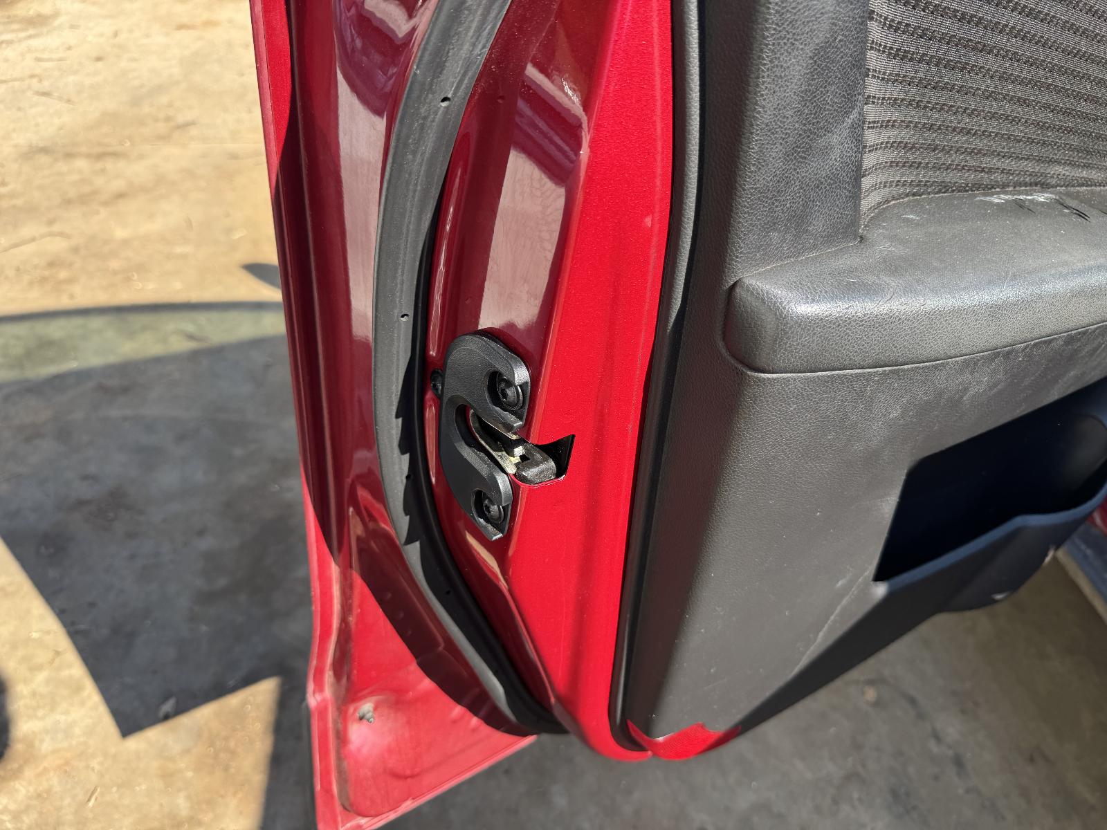 View HOLDEN CAPTIVA 2015 5 Door Station Wagon Breaking