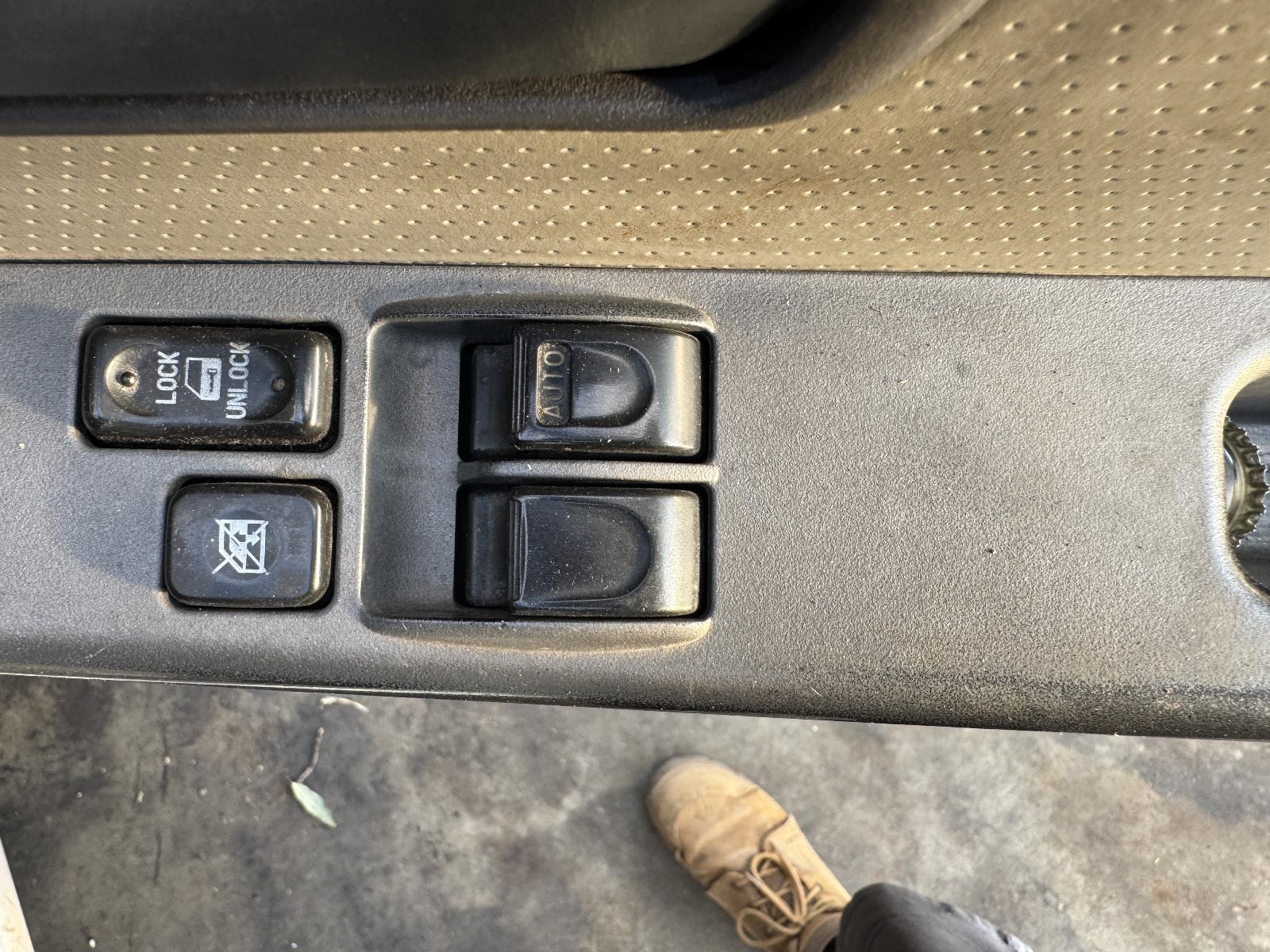 View GREAT WALL V200/V240 2012 4 Door Utility Breaking