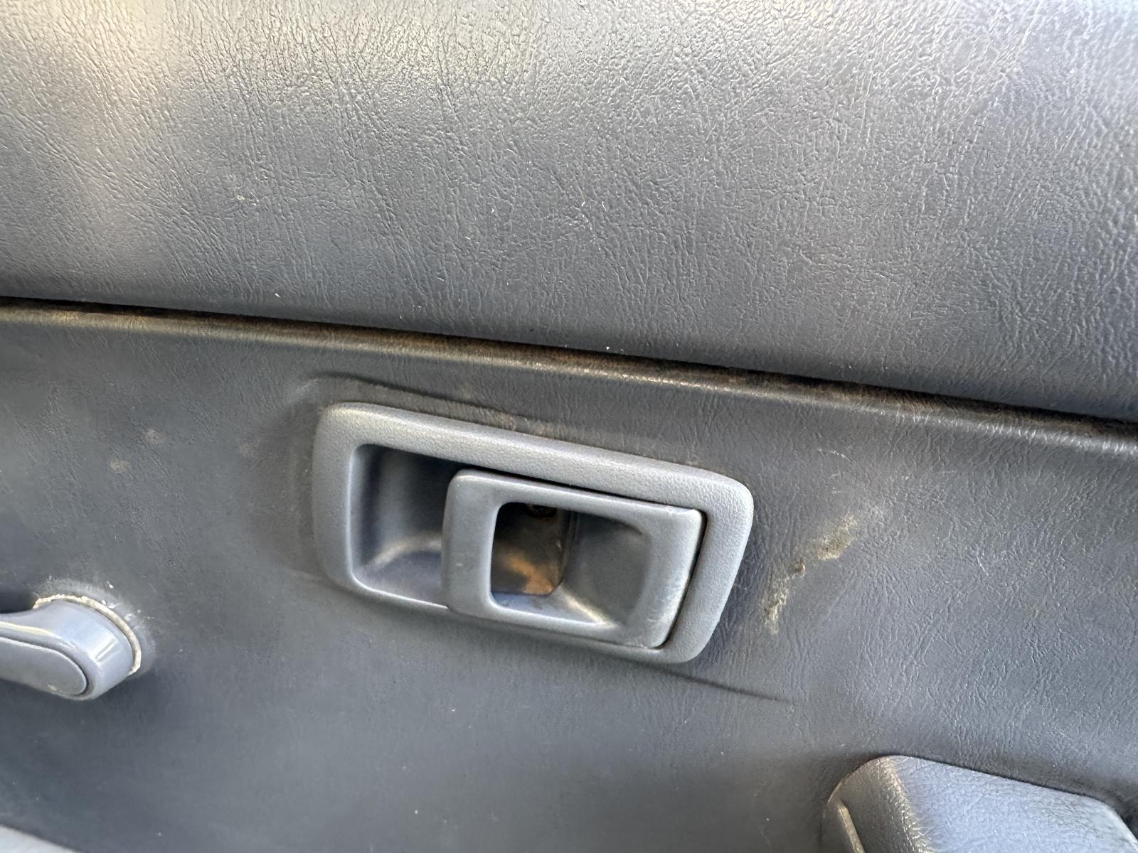 View TOYOTA HILUX 2002 2 Door Pickup Breaking