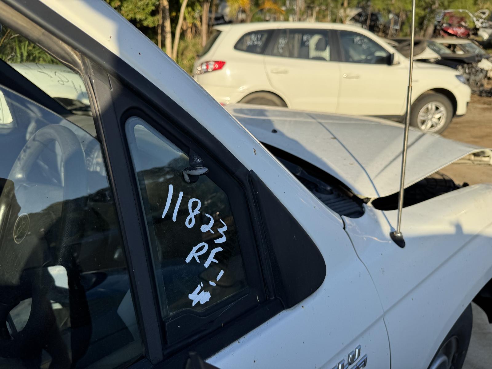 View TOYOTA HILUX 2002 2 Door Pickup Breaking