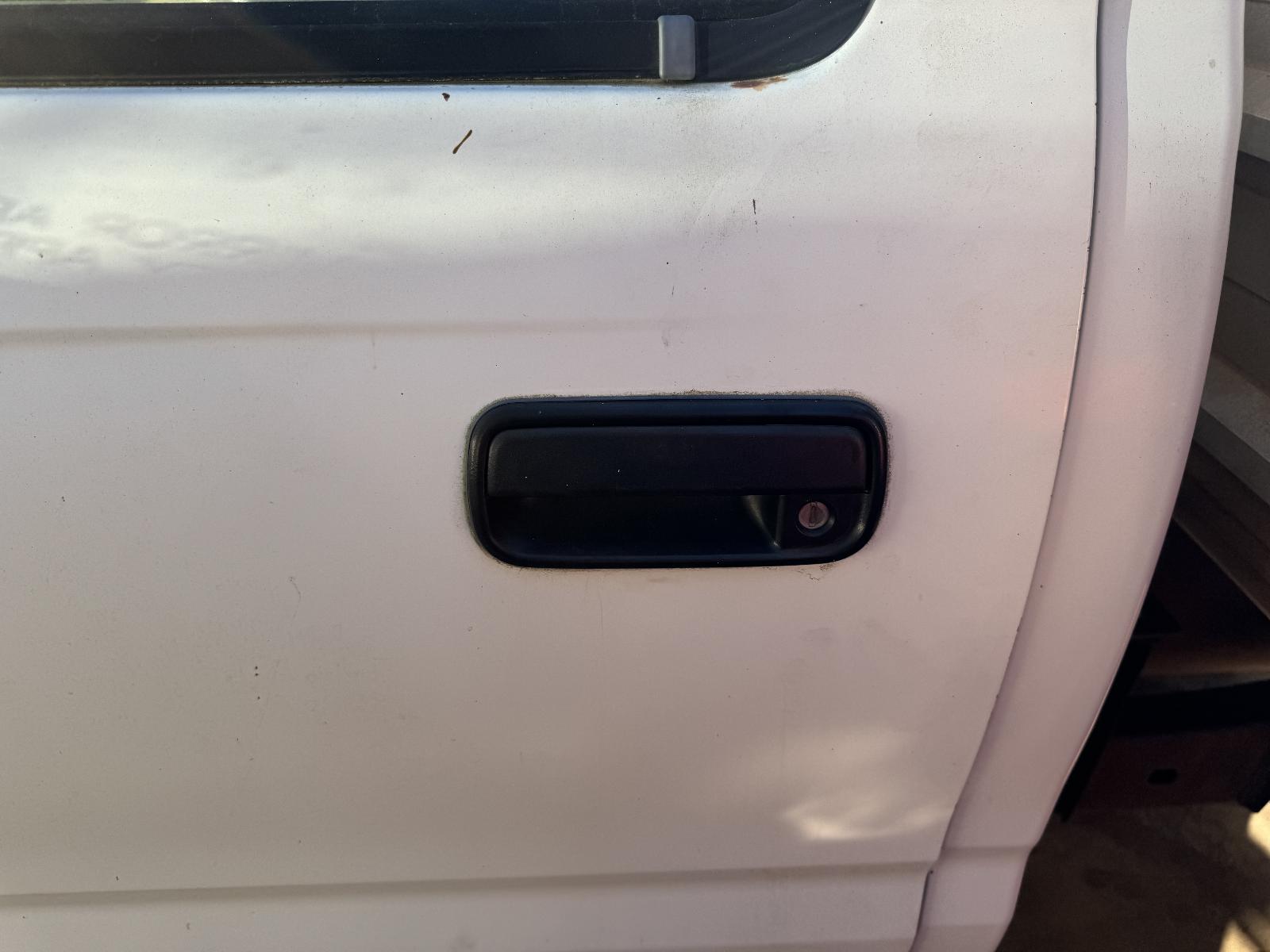 View TOYOTA HILUX 2002 2 Door Pickup Breaking