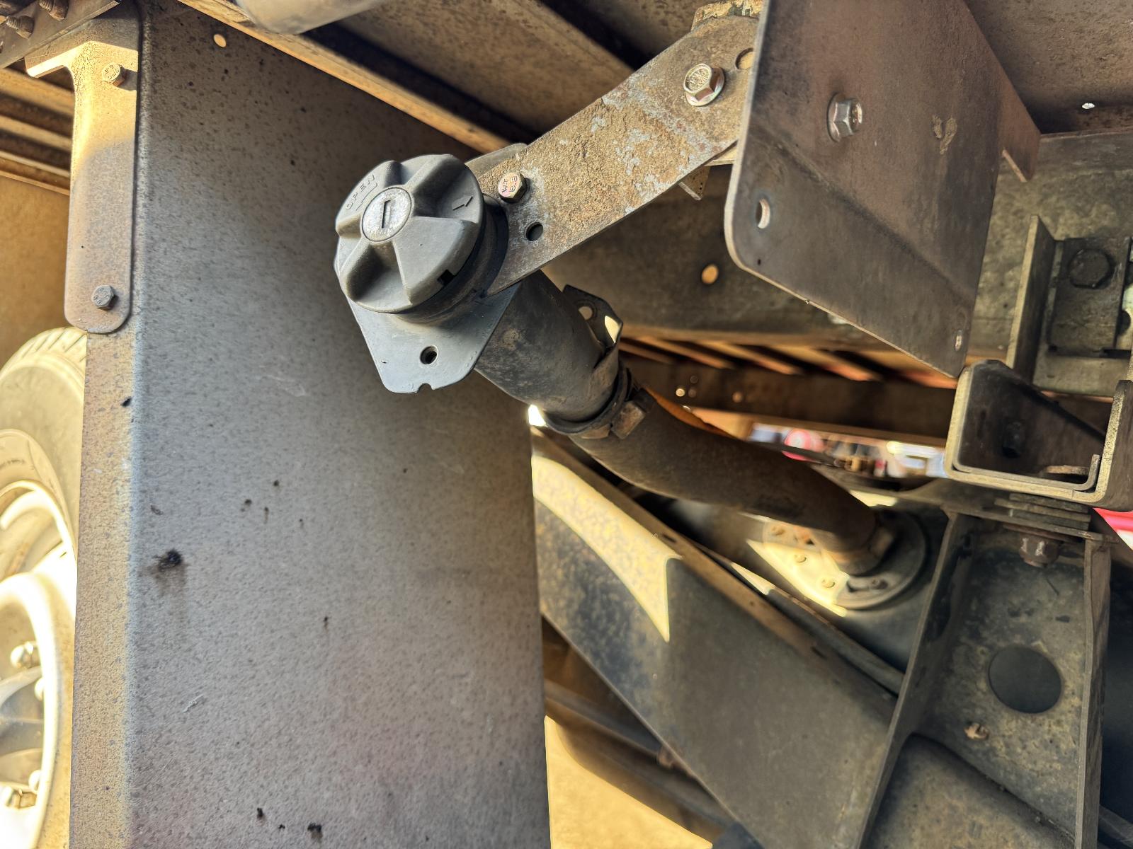 View TOYOTA HILUX 2002 2 Door Pickup Breaking