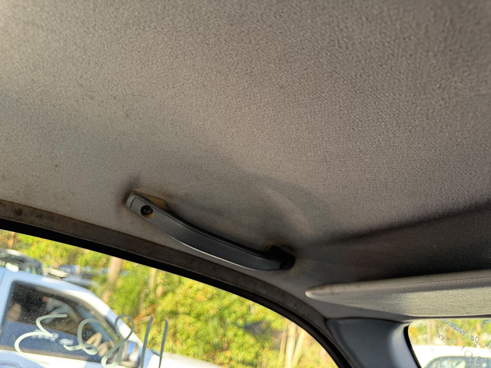 View TOYOTA HILUX 2002 2 Door Pickup Breaking