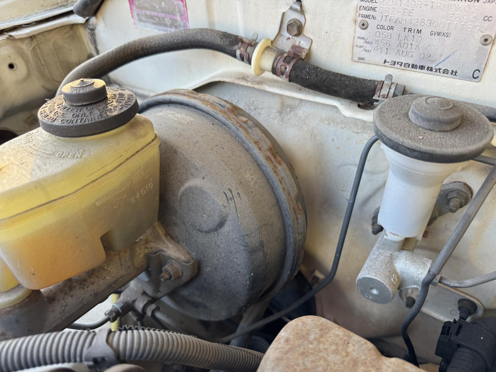 View TOYOTA HILUX 2002 2 Door Pickup Breaking