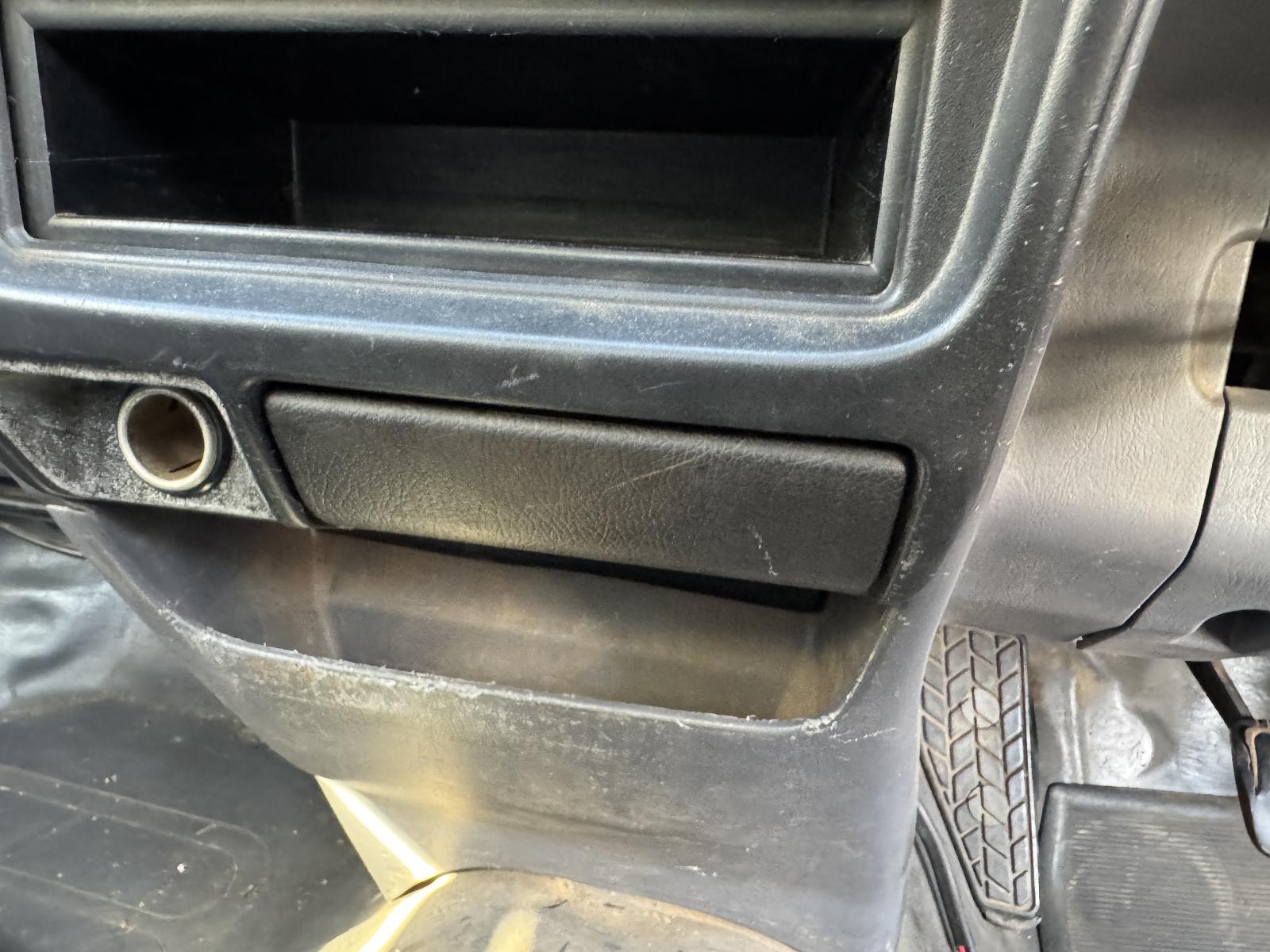 View TOYOTA HILUX 2002 2 Door Pickup Breaking