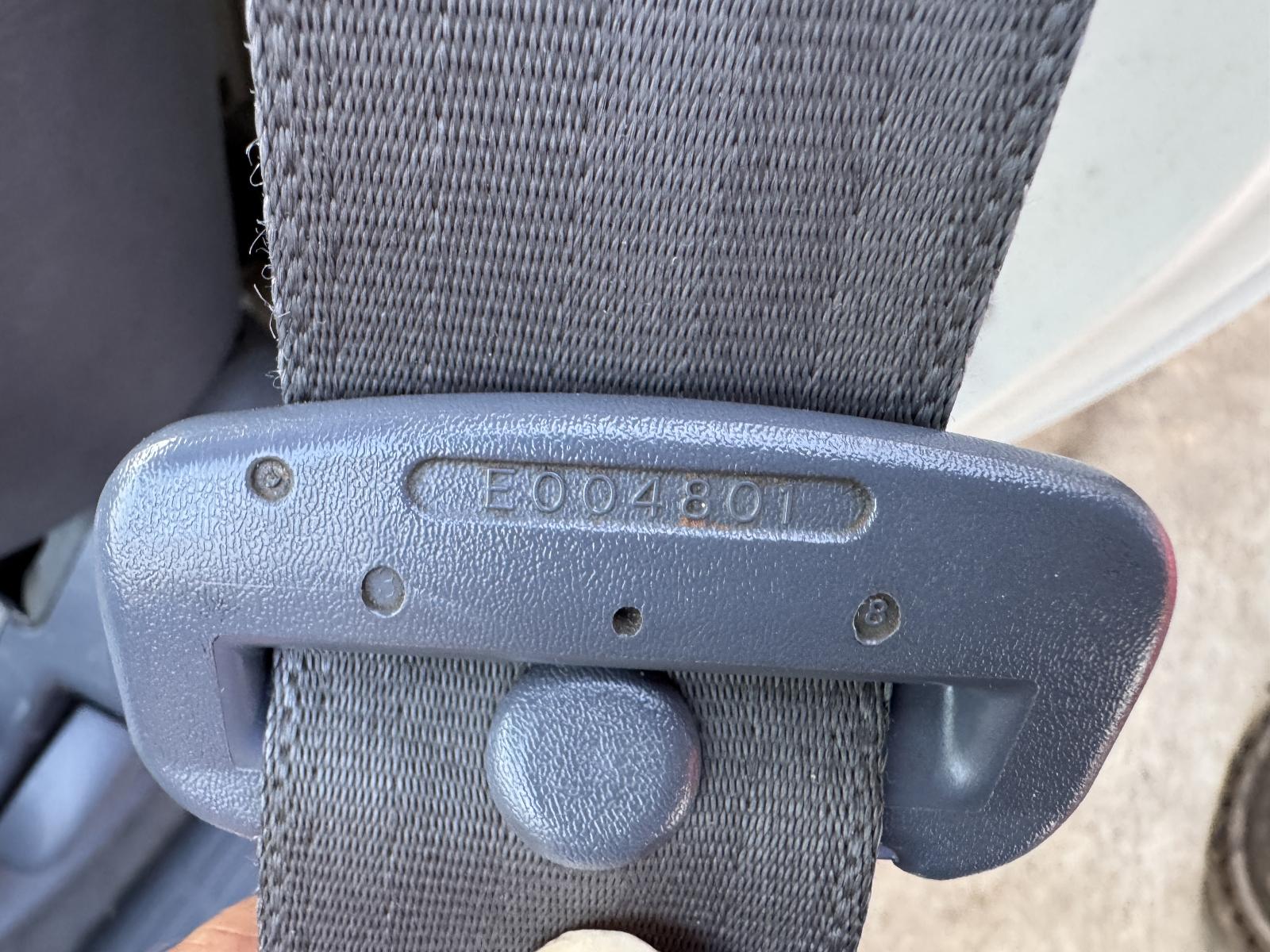 View TOYOTA HILUX 2002 2 Door Pickup Breaking