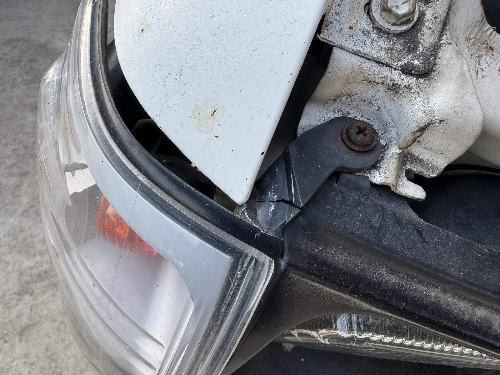 View TOYOTA HILUX 2002 2 Door Pickup Breaking