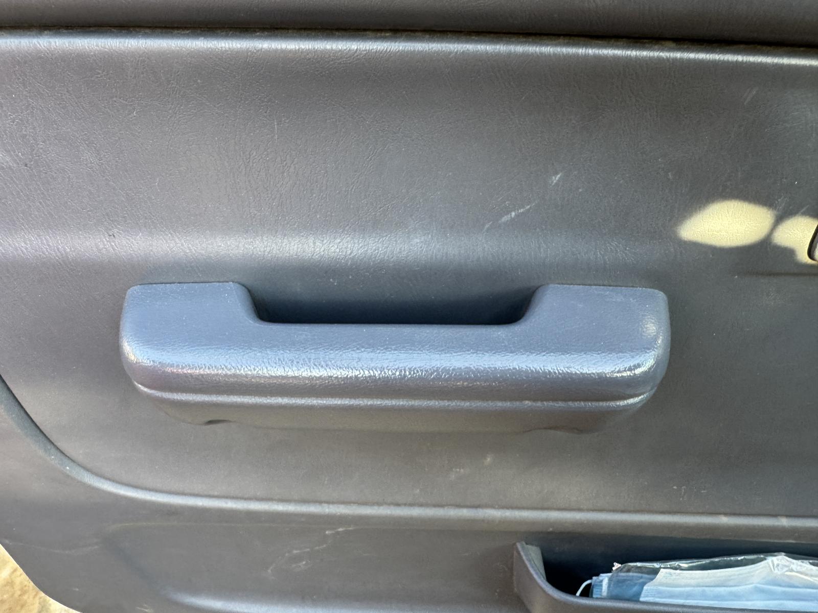 View TOYOTA HILUX 2002 2 Door Pickup Breaking