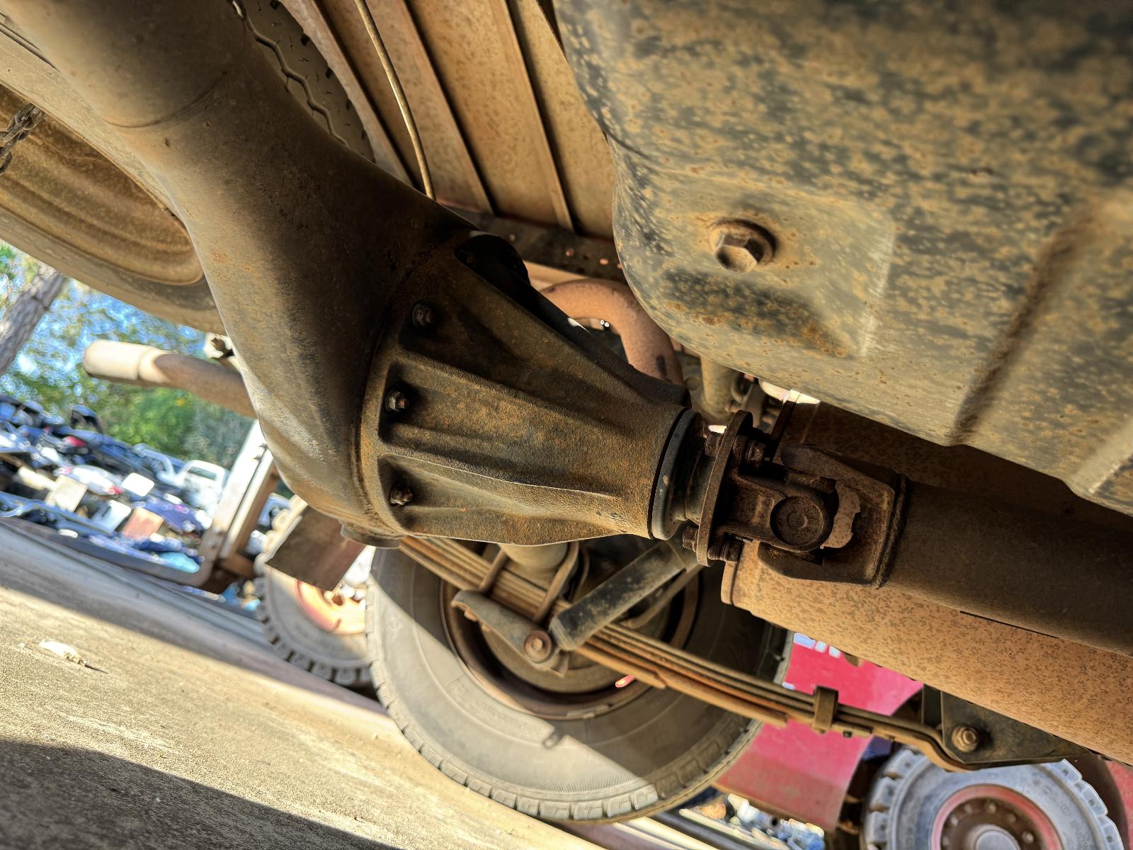 View TOYOTA HILUX 2002 2 Door Pickup Breaking