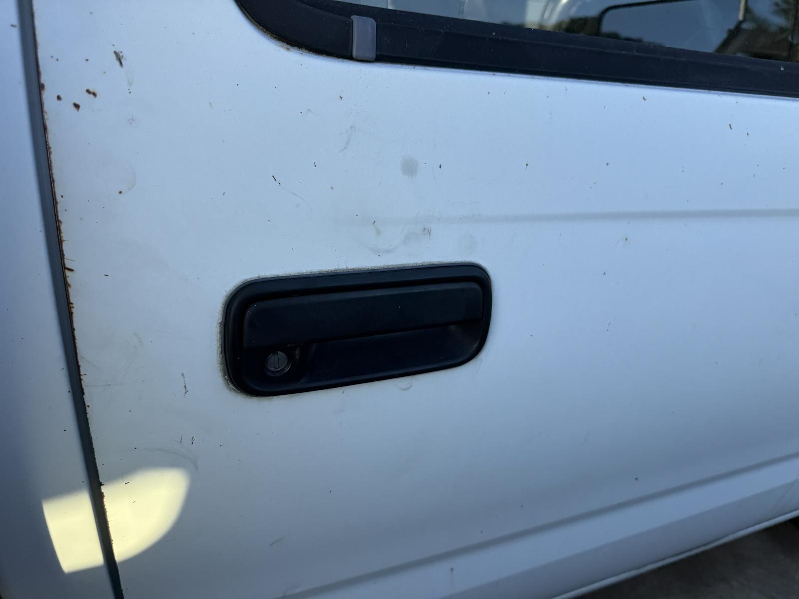 View TOYOTA HILUX 2002 2 Door Pickup Breaking