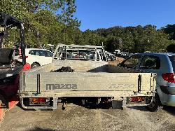 View TOYOTA HILUX 2002 2 Door Pickup Breaking