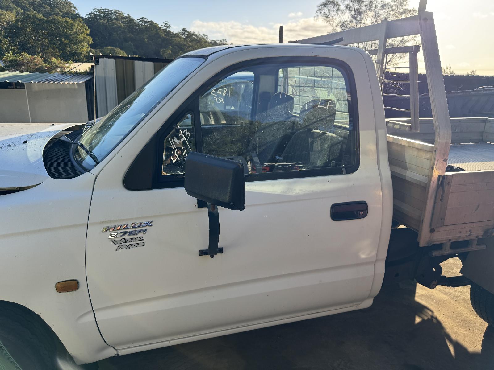 View TOYOTA HILUX 2002 2 Door Pickup Breaking
