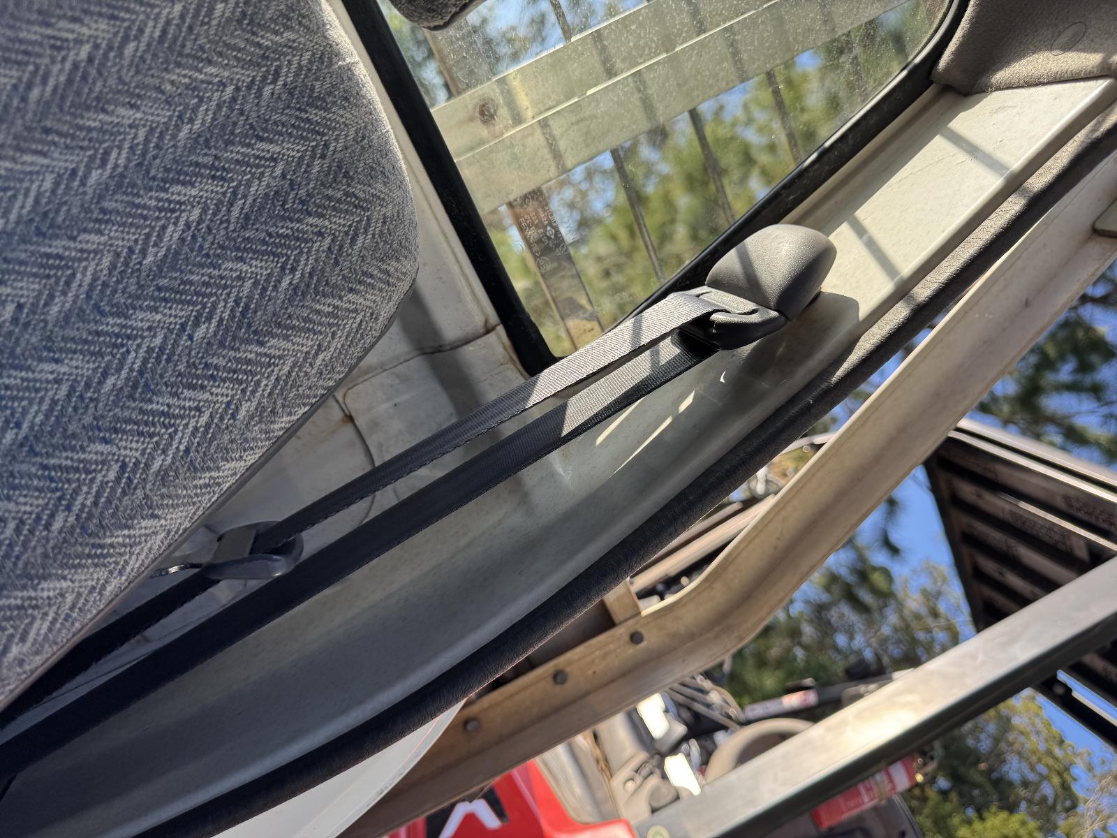 View TOYOTA HILUX 2002 2 Door Pickup Breaking