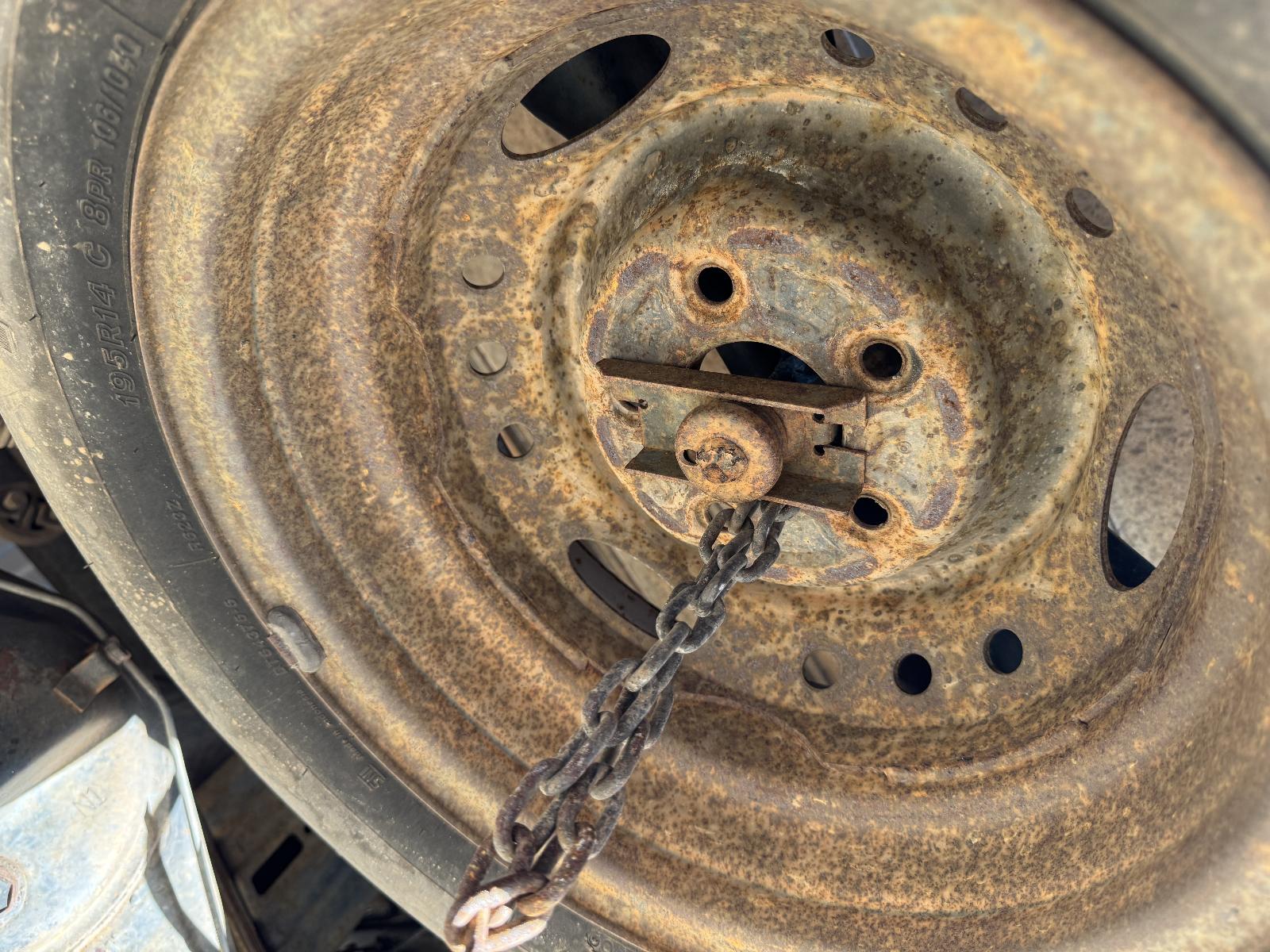 View TOYOTA HILUX 2002 2 Door Pickup Breaking