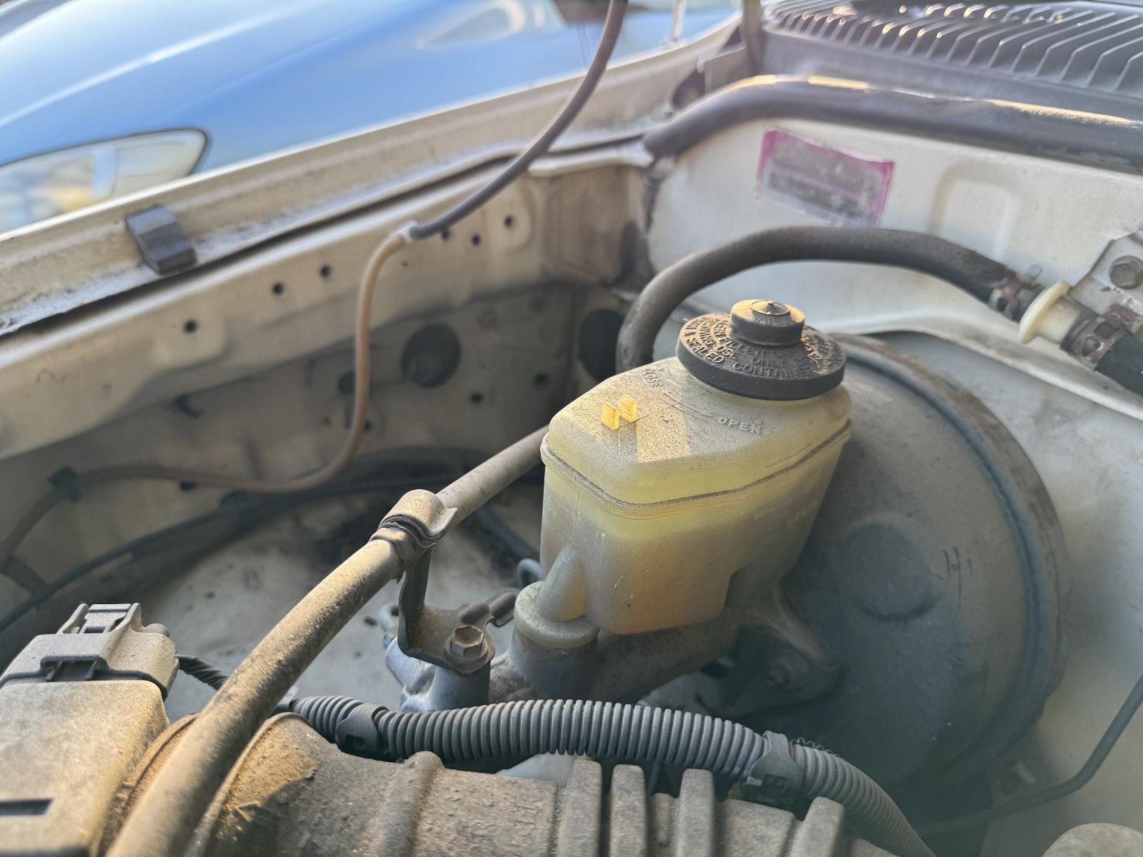 View TOYOTA HILUX 2002 2 Door Pickup Breaking