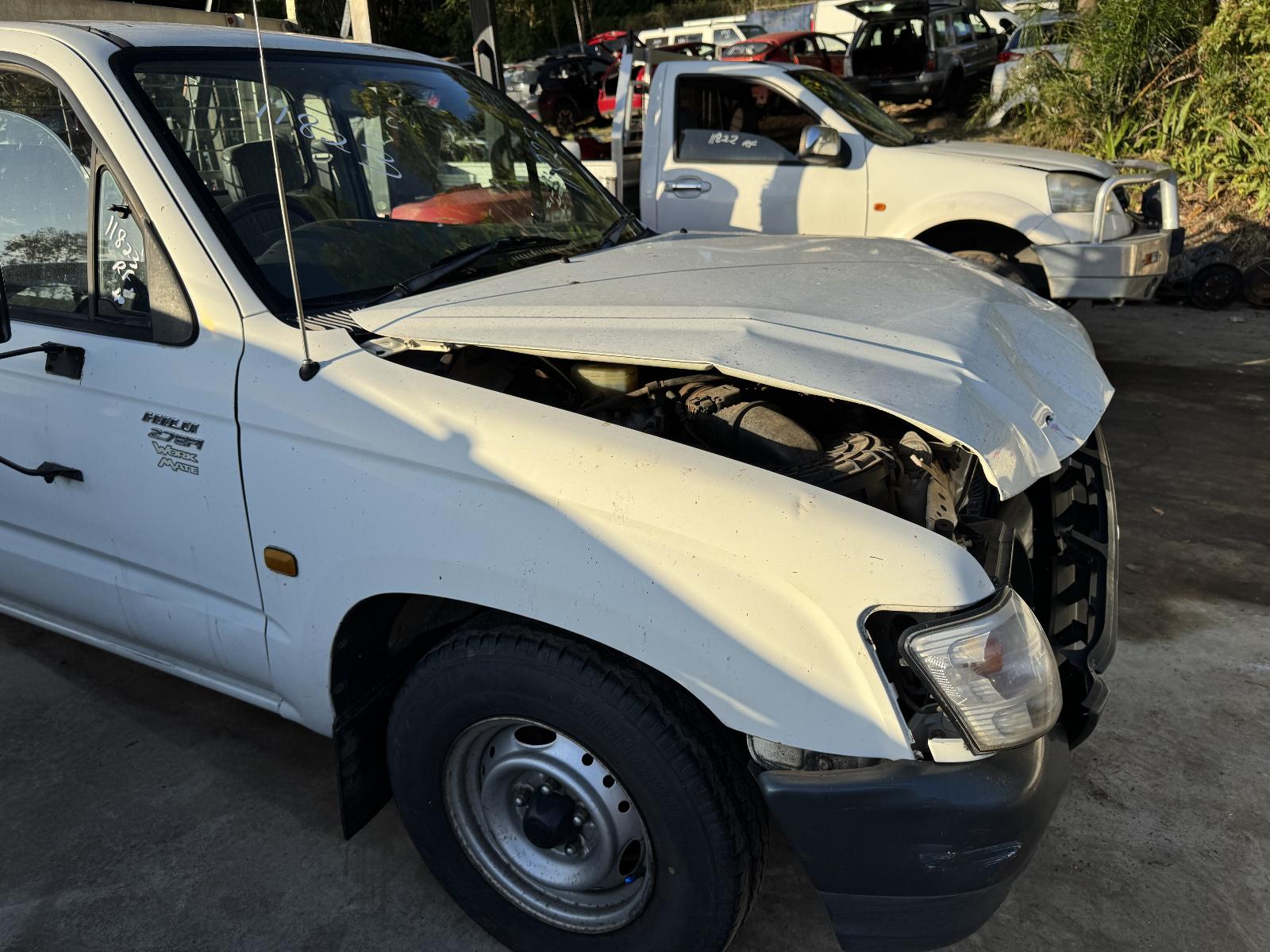 View TOYOTA HILUX 2002 2 Door Pickup Breaking