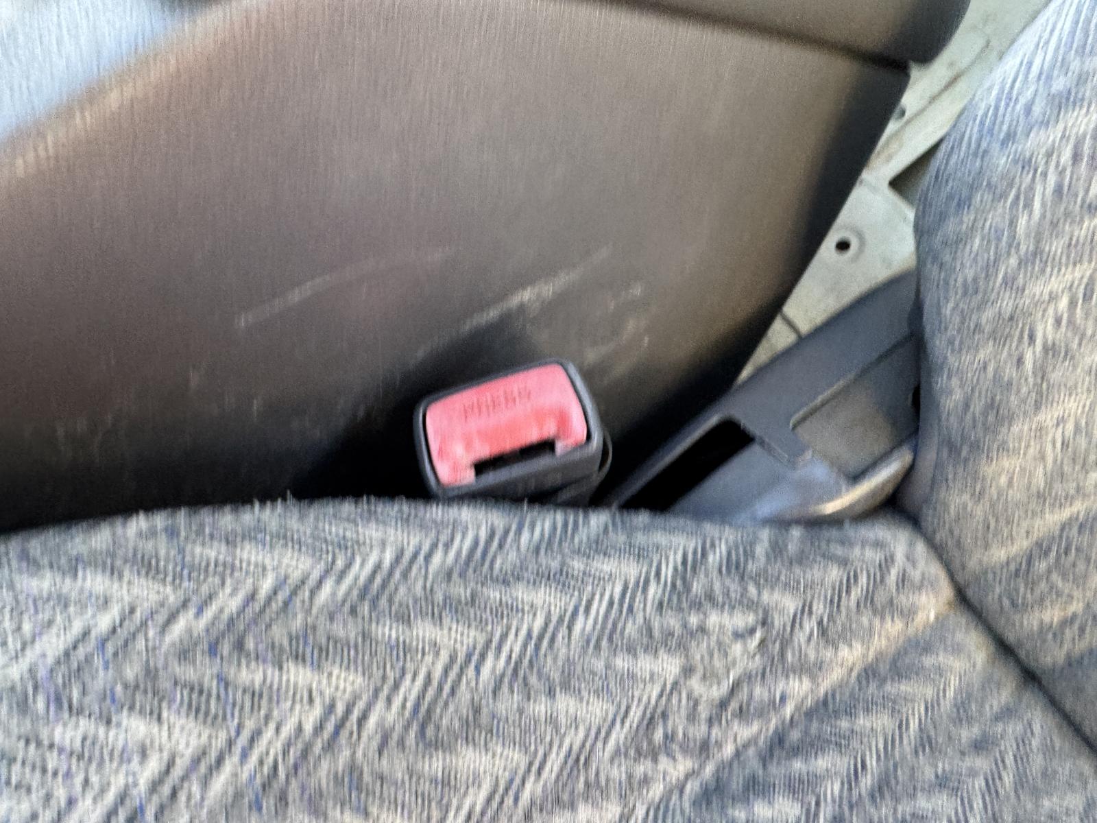View TOYOTA HILUX 2002 2 Door Pickup Breaking
