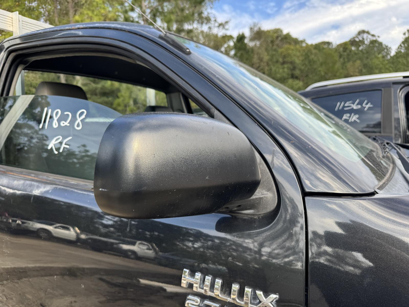 View TOYOTA HILUX 2010 2 Door Utility Breaking