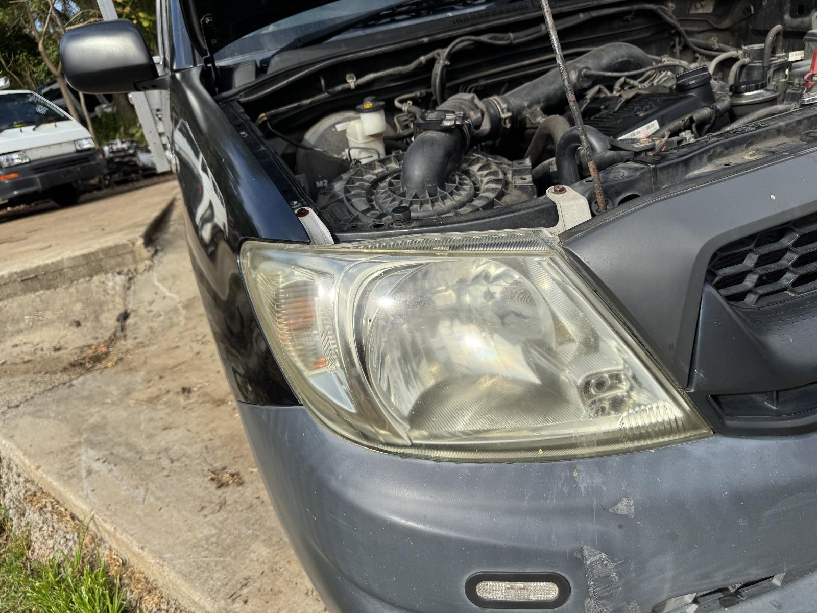 View TOYOTA HILUX 2010 2 Door Utility Breaking