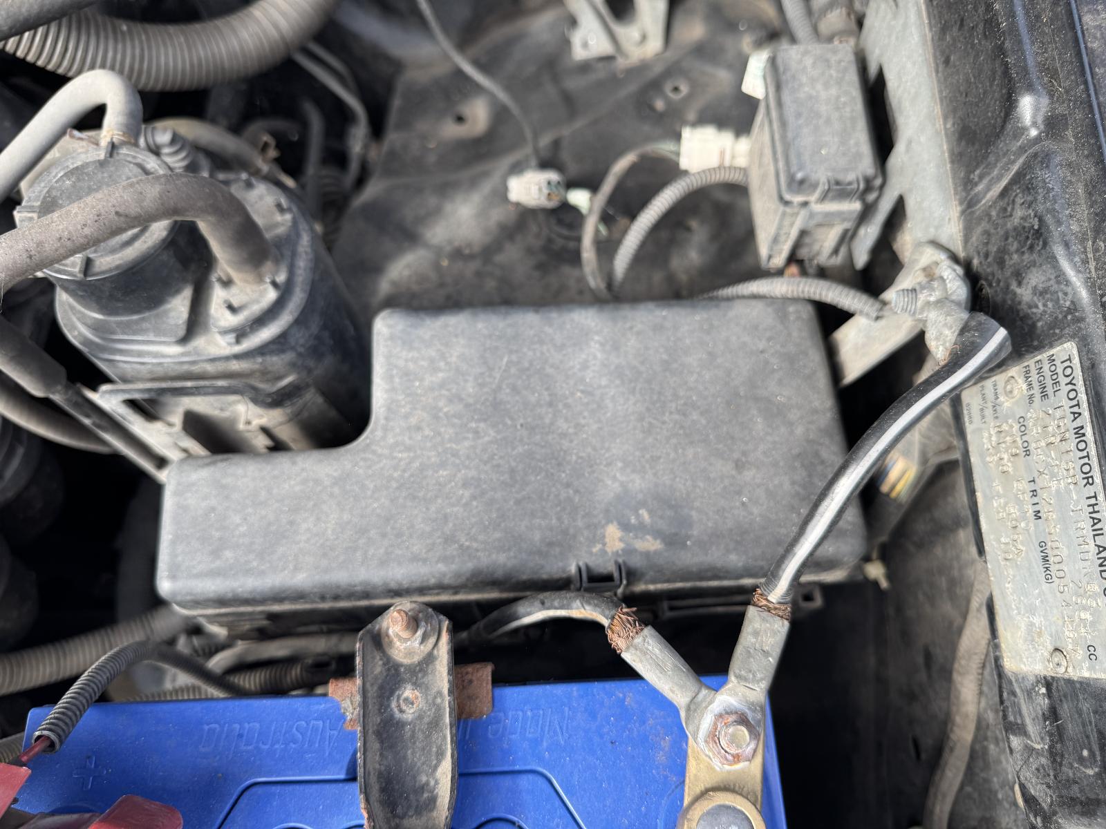 View TOYOTA HILUX 2010 2 Door Utility Breaking