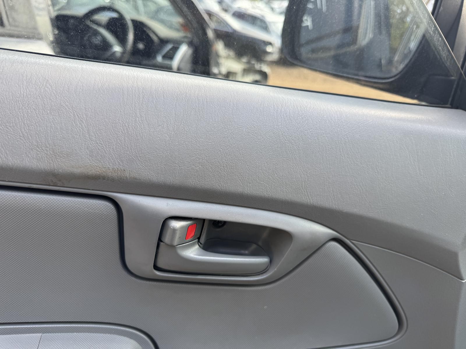 View TOYOTA HILUX 2010 2 Door Utility Breaking
