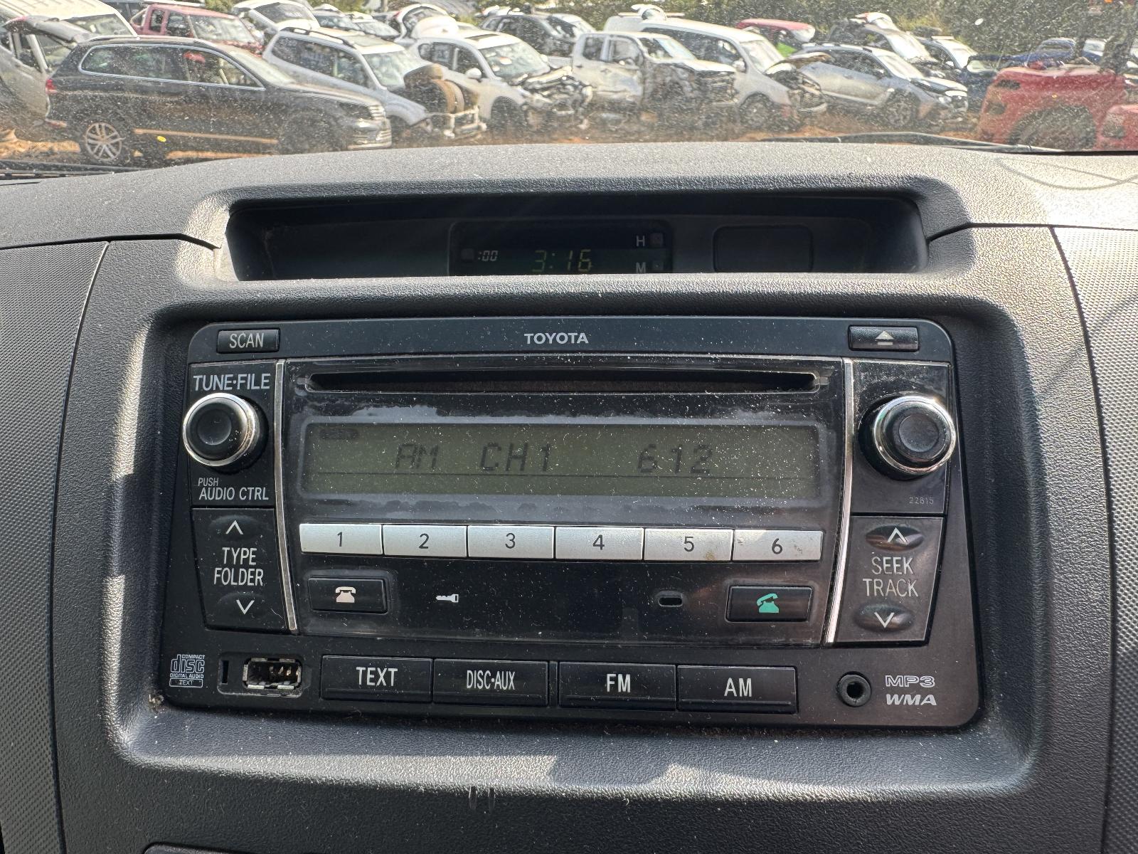 View TOYOTA HILUX 2010 2 Door Utility Breaking