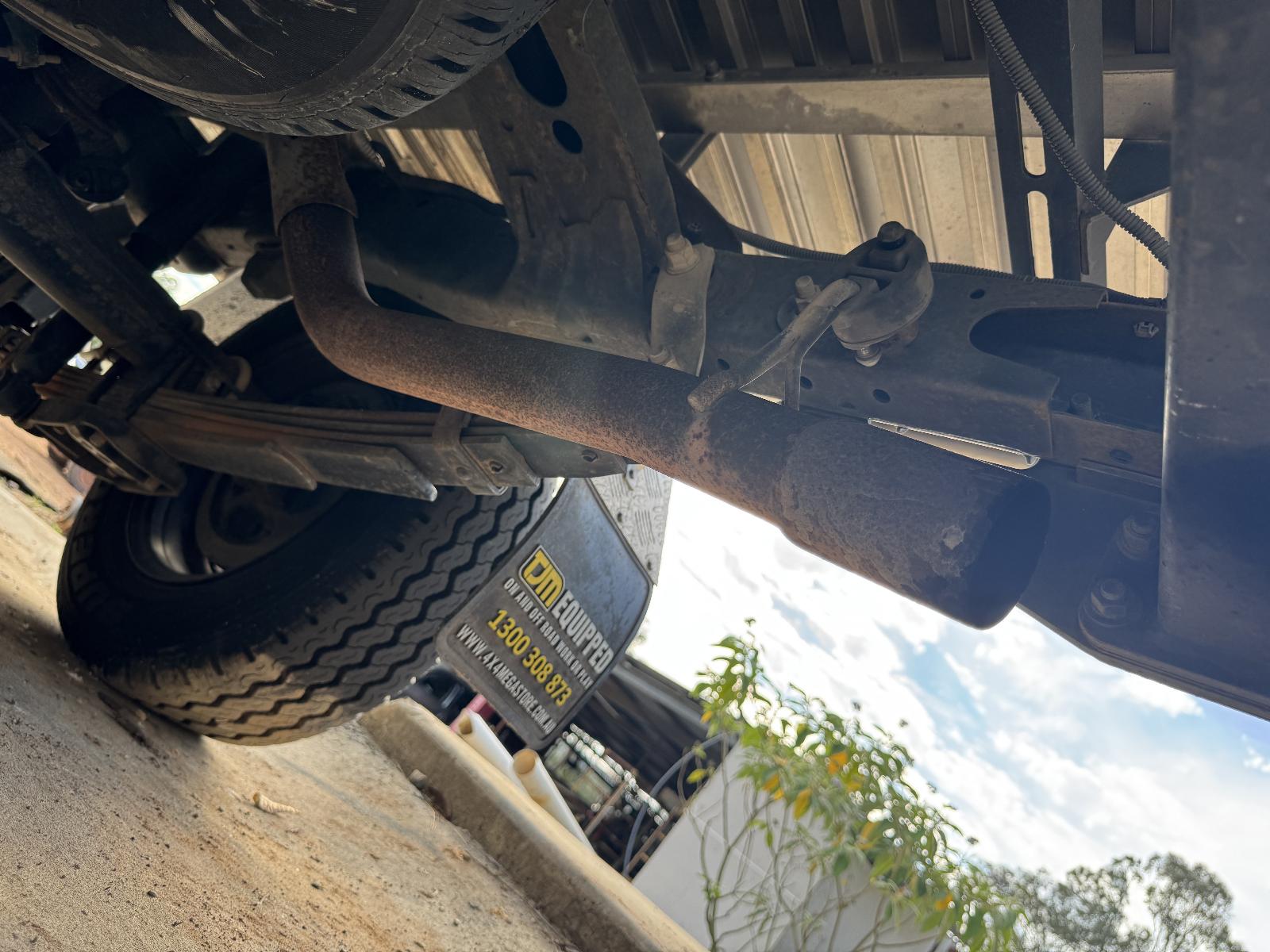 View TOYOTA HILUX 2010 2 Door Utility Breaking