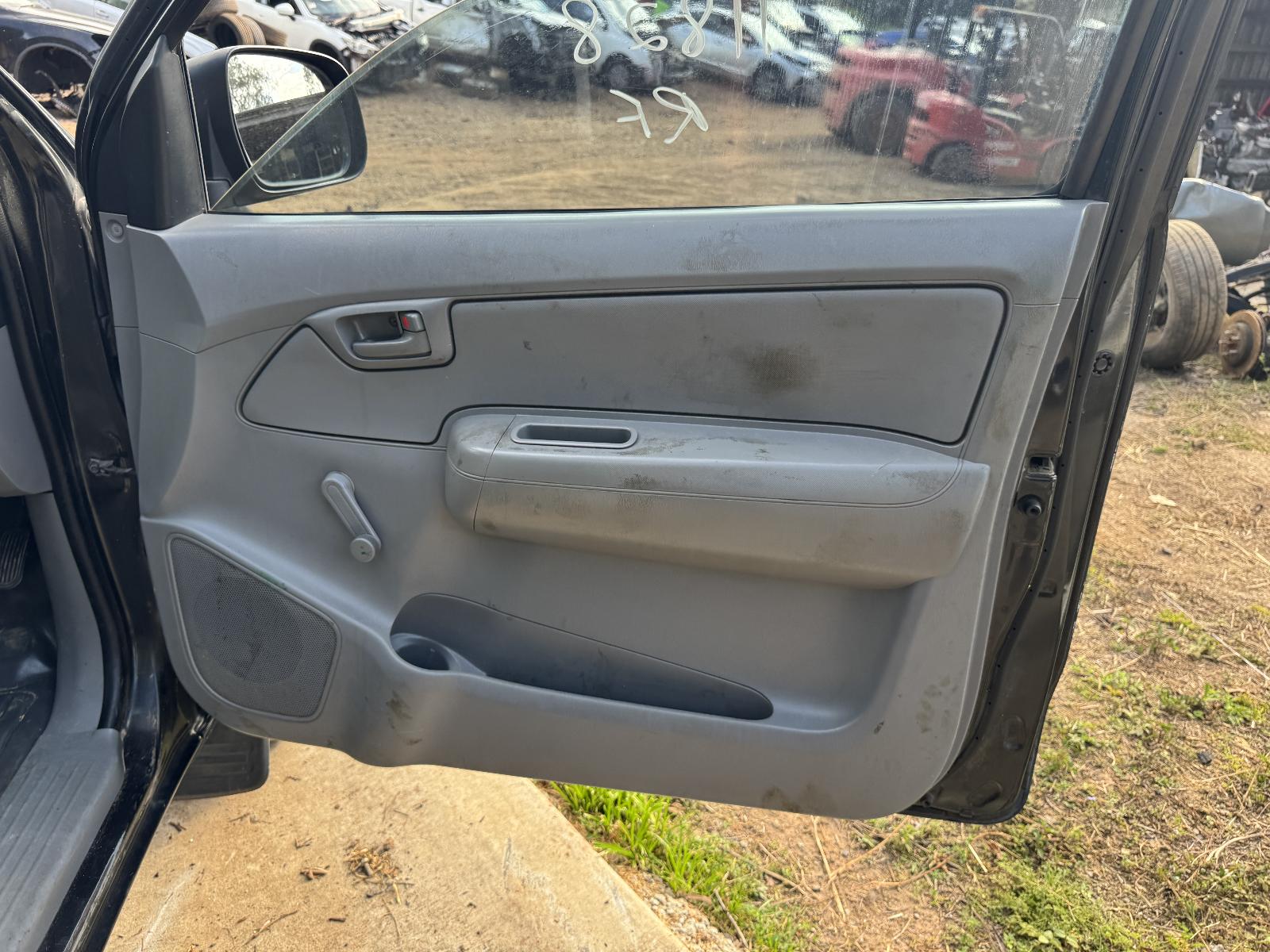 View TOYOTA HILUX 2010 2 Door Utility Breaking