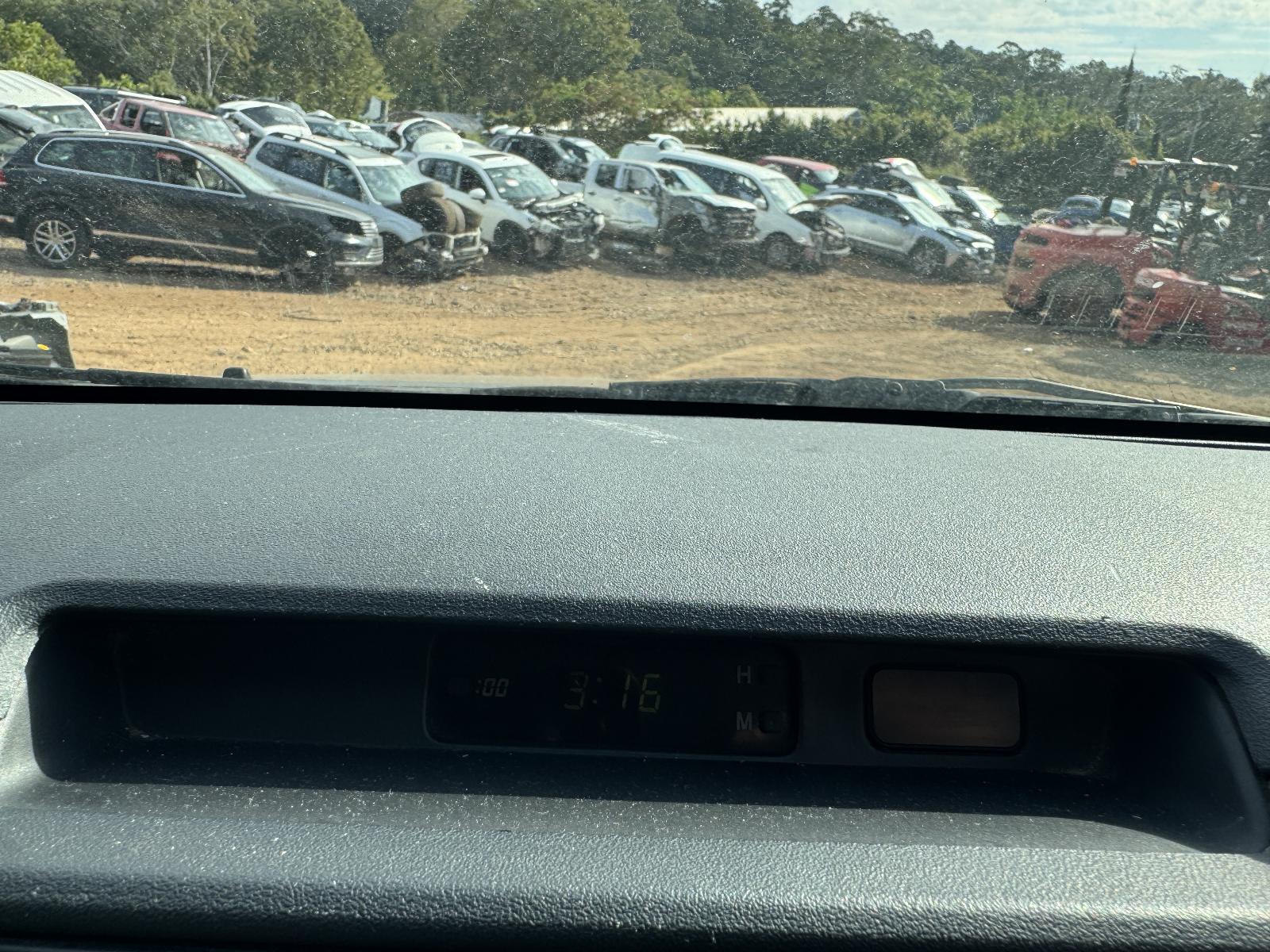 View TOYOTA HILUX 2010 2 Door Utility Breaking