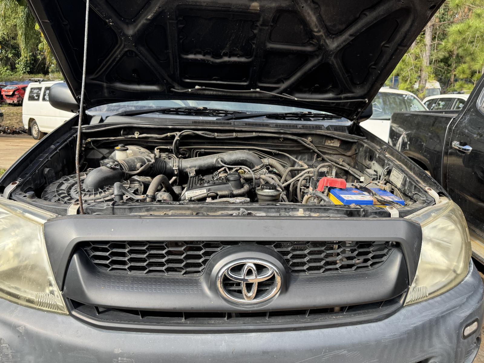 View TOYOTA HILUX 2010 2 Door Utility Breaking