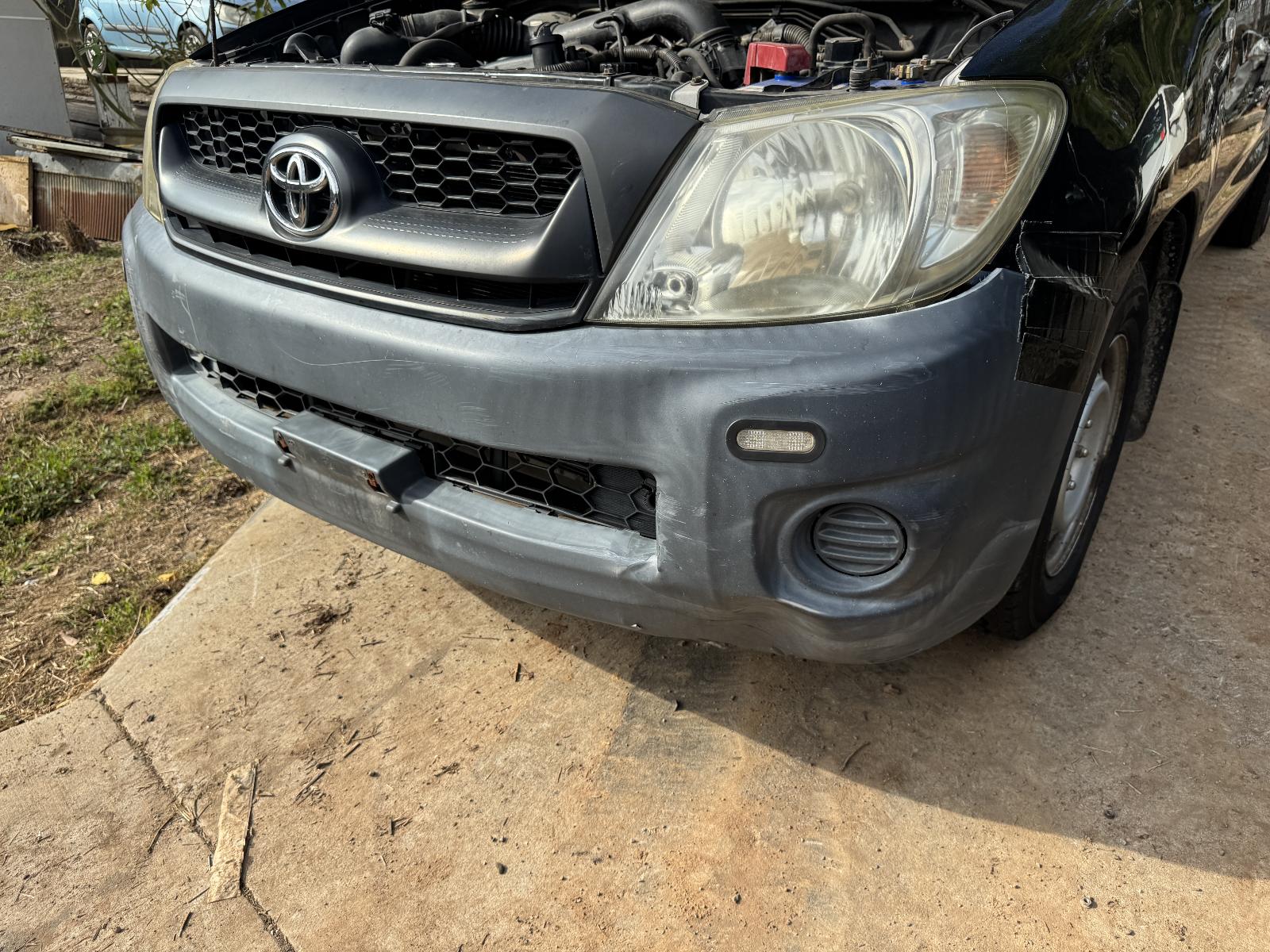 View TOYOTA HILUX 2010 2 Door Utility Breaking