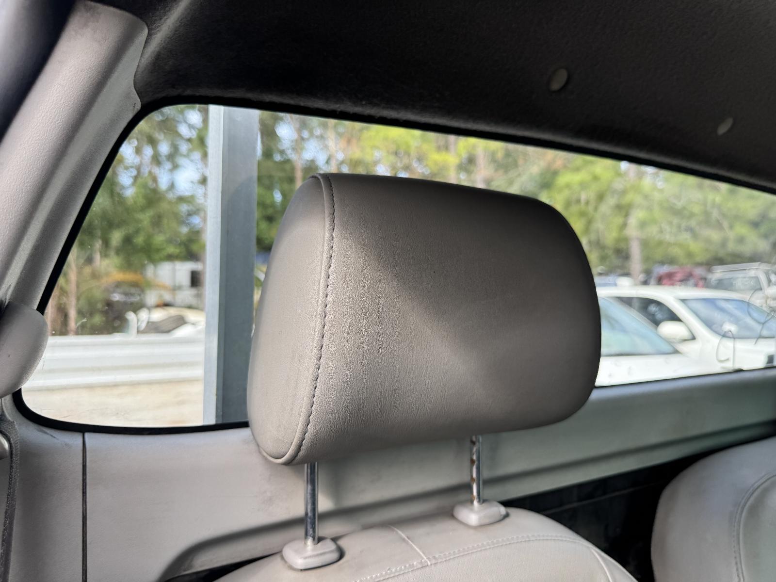 View TOYOTA HILUX 2010 2 Door Utility Breaking