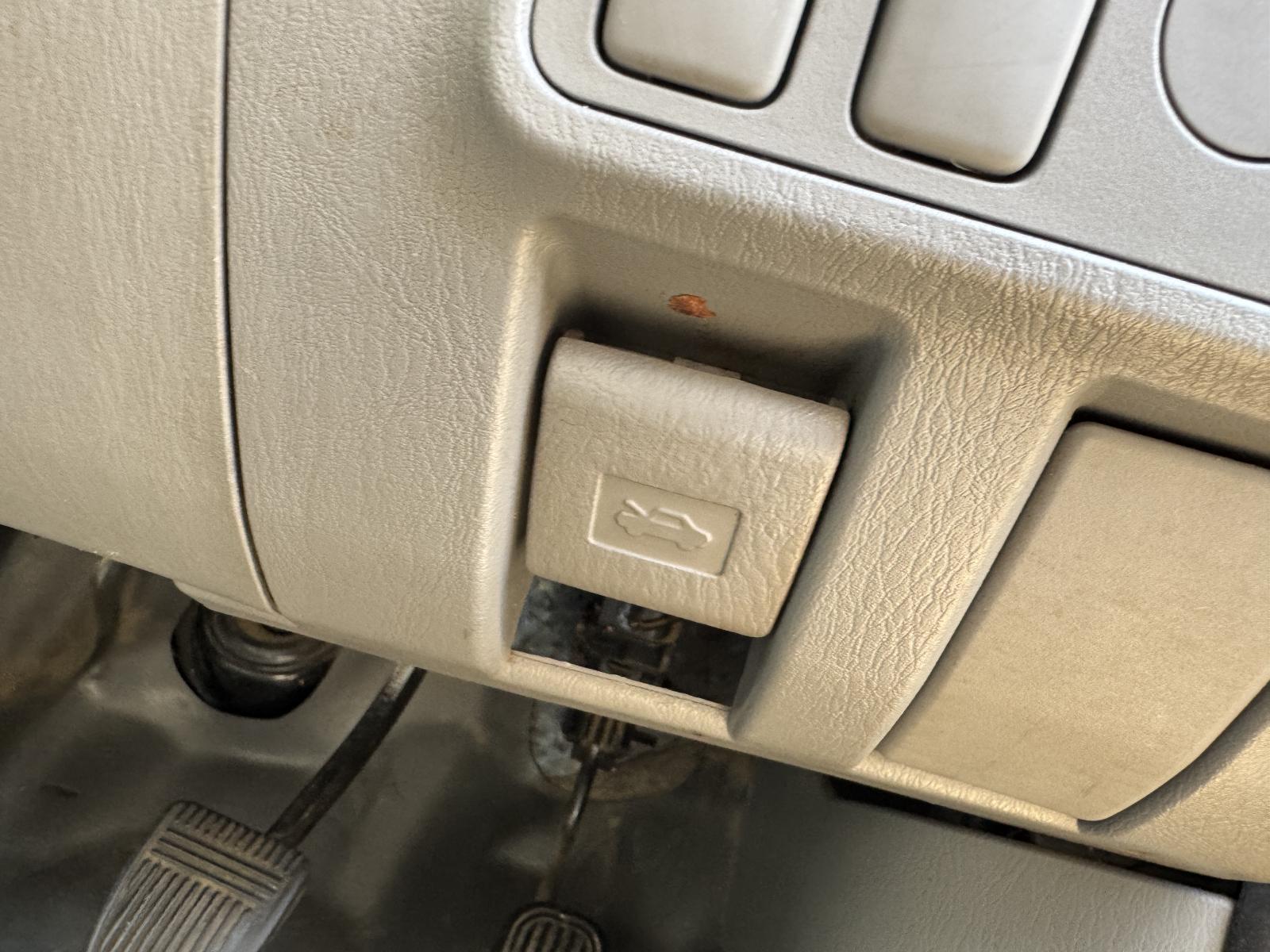 View TOYOTA HILUX 2010 2 Door Utility Breaking