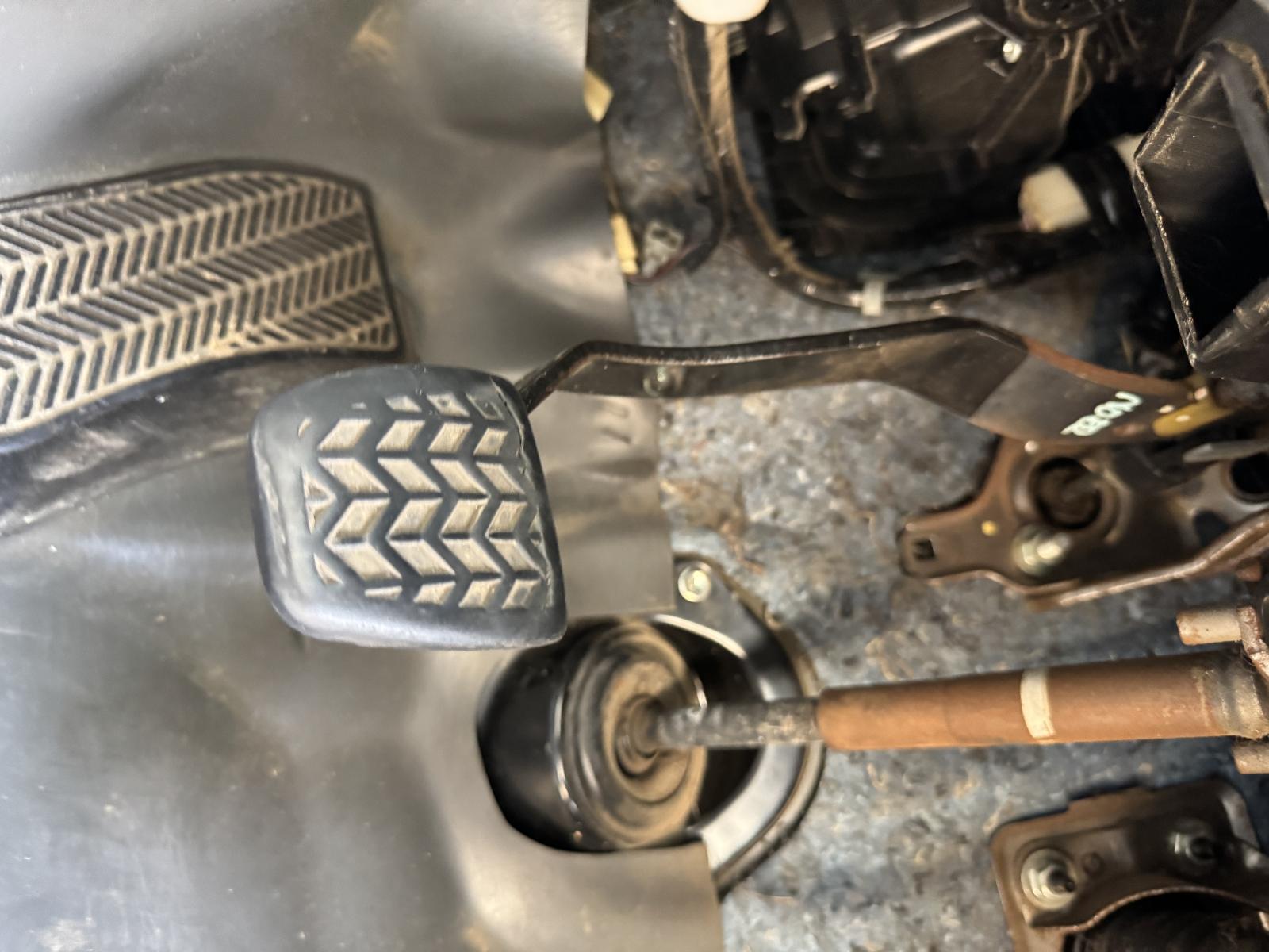 View TOYOTA HILUX 2010 2 Door Utility Breaking