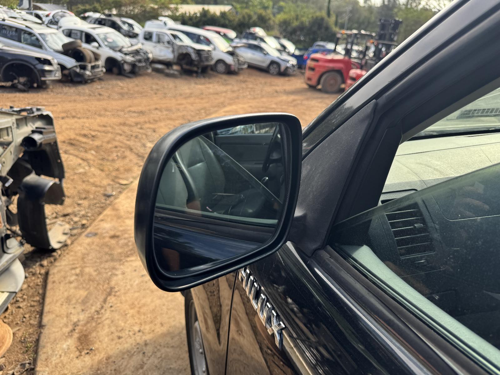 View TOYOTA HILUX 2010 2 Door Utility Breaking