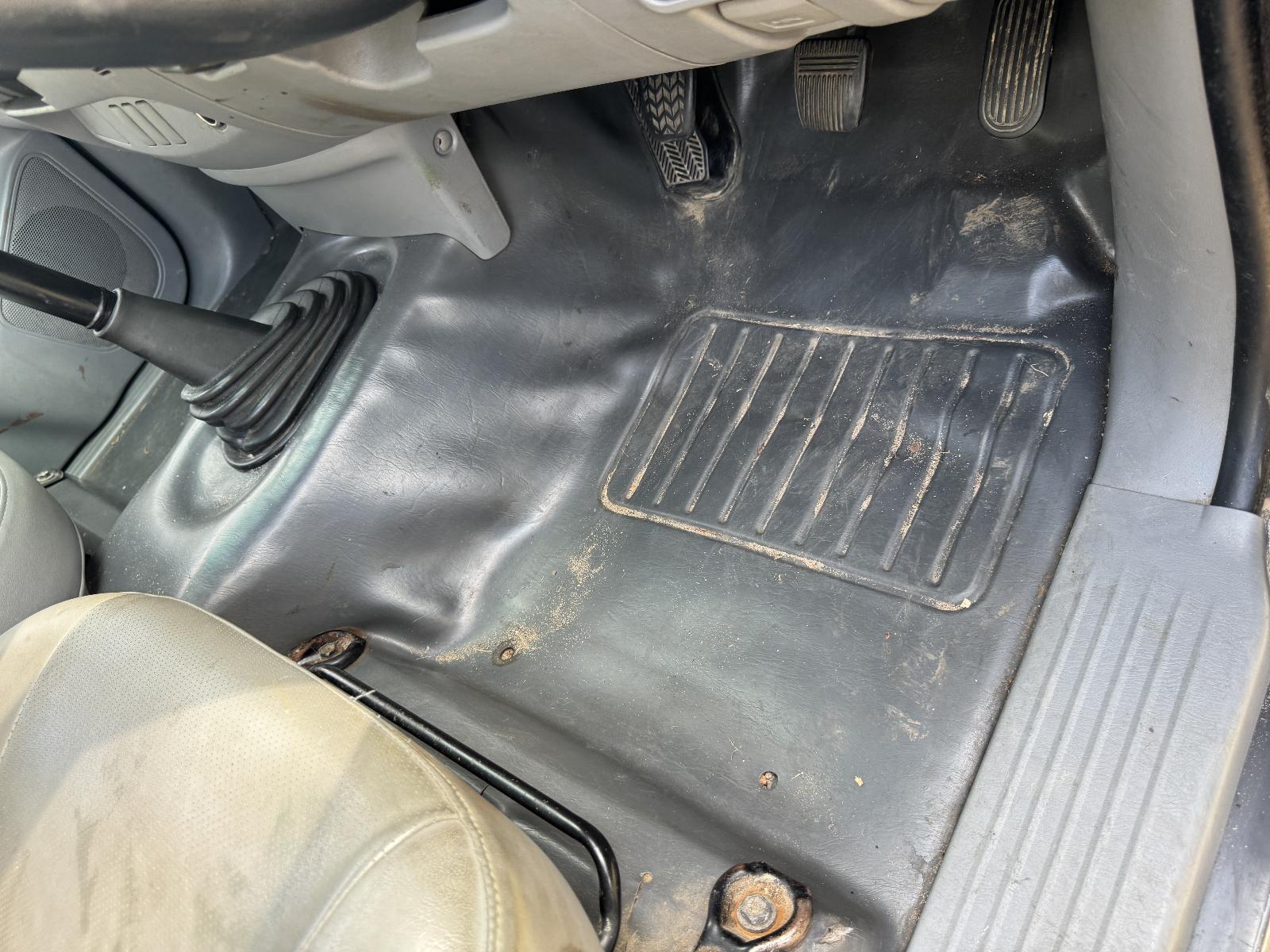 View TOYOTA HILUX 2010 2 Door Utility Breaking
