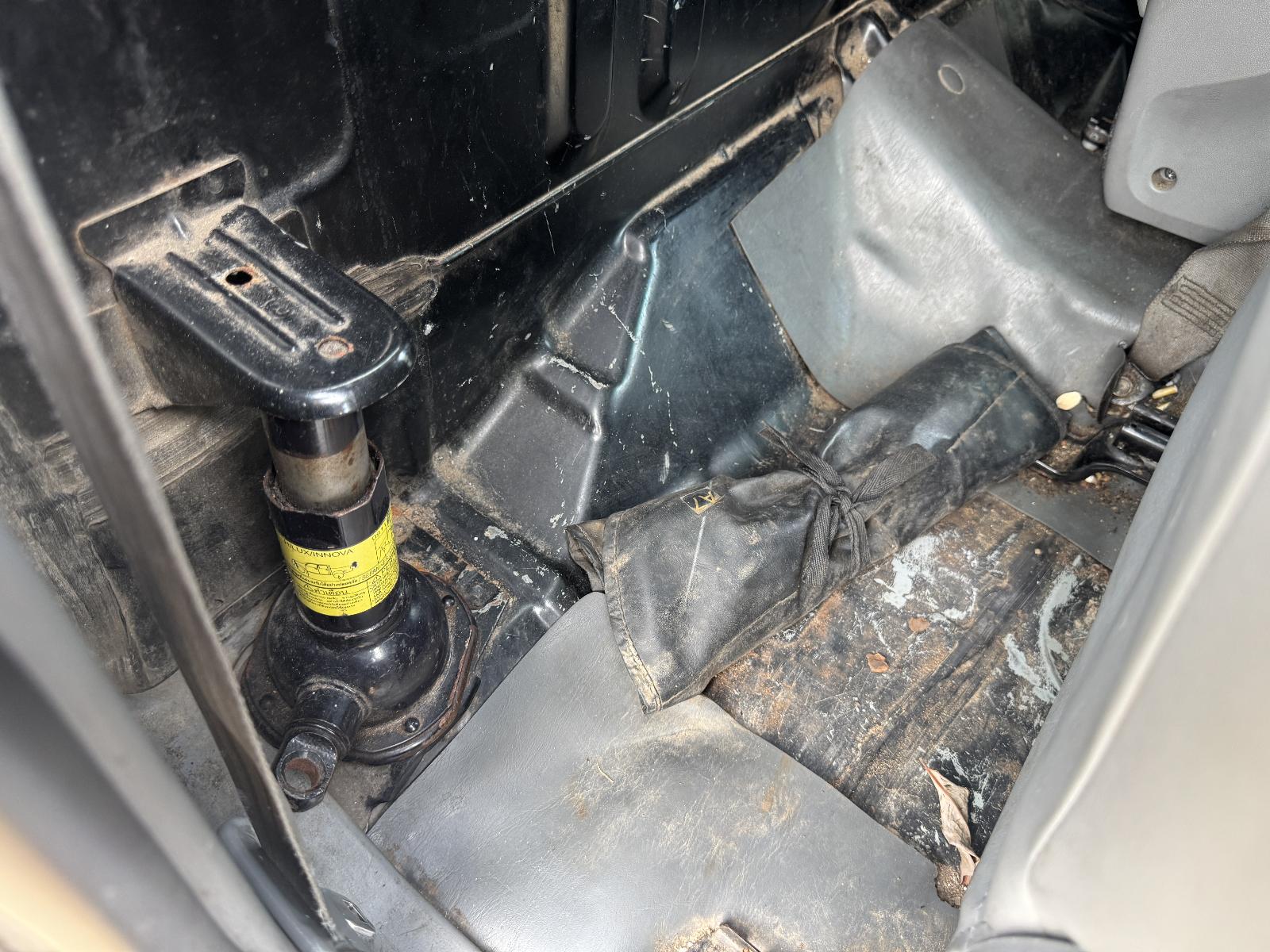 View TOYOTA HILUX 2010 2 Door Utility Breaking