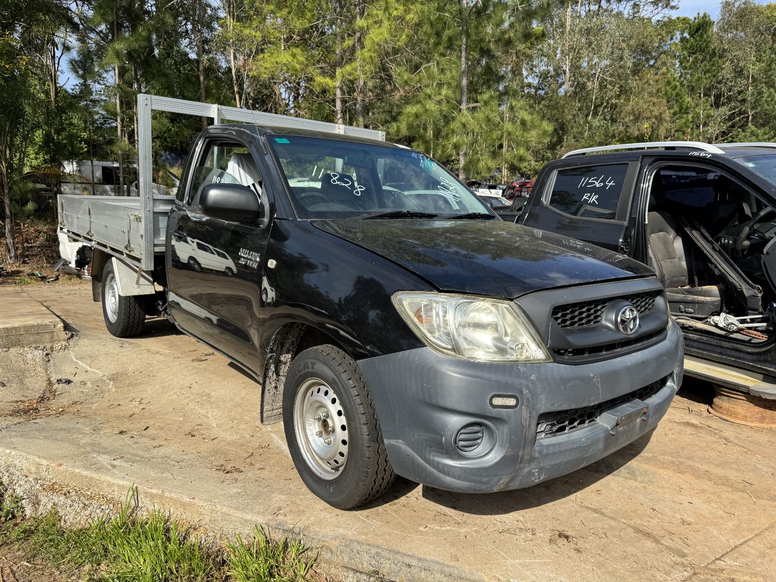 Image for a TOYOTA HILUX 2010 2 Door Utility Breaking