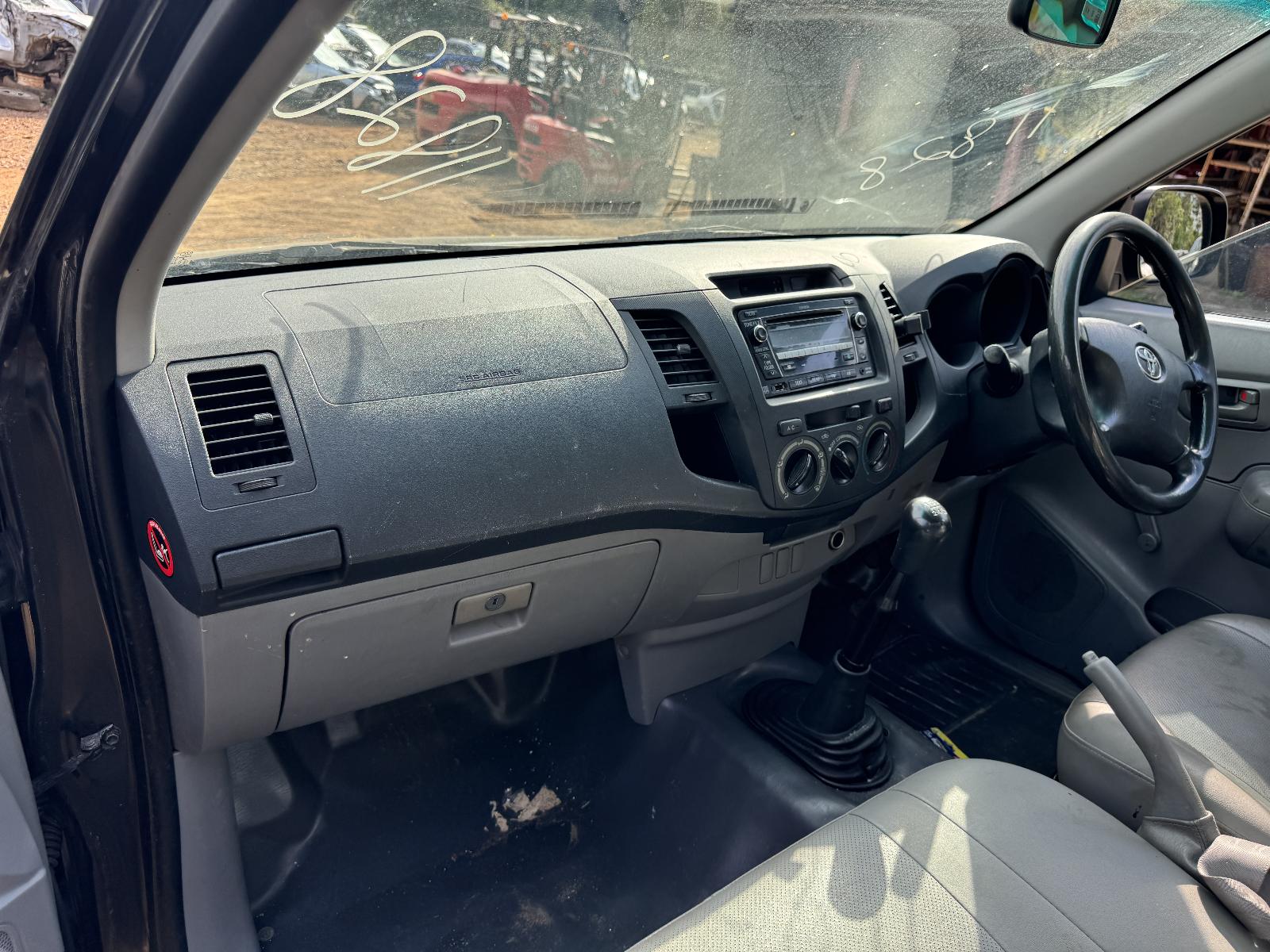 View TOYOTA HILUX 2010 2 Door Utility Breaking