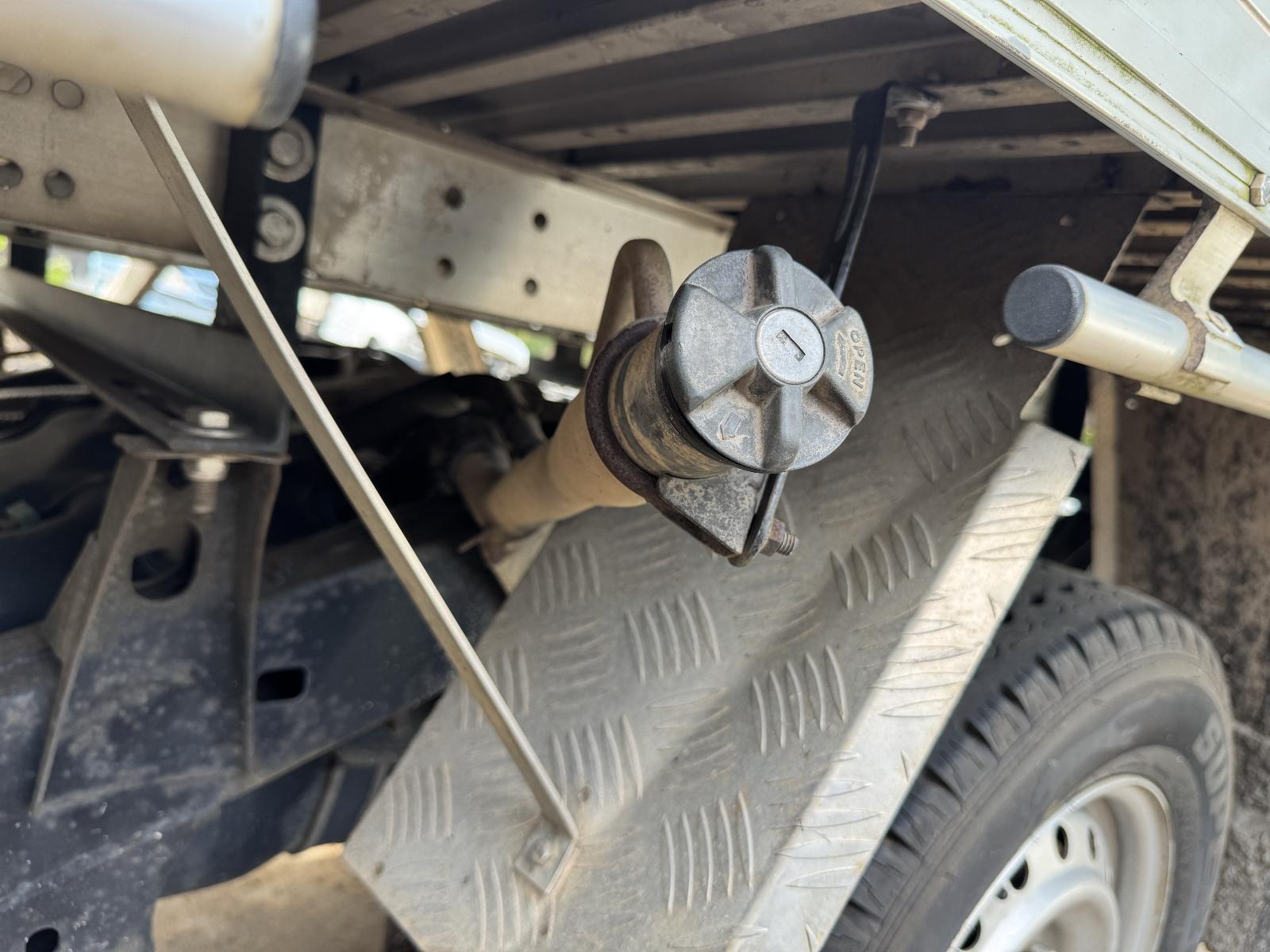 View TOYOTA HILUX 2010 2 Door Utility Breaking