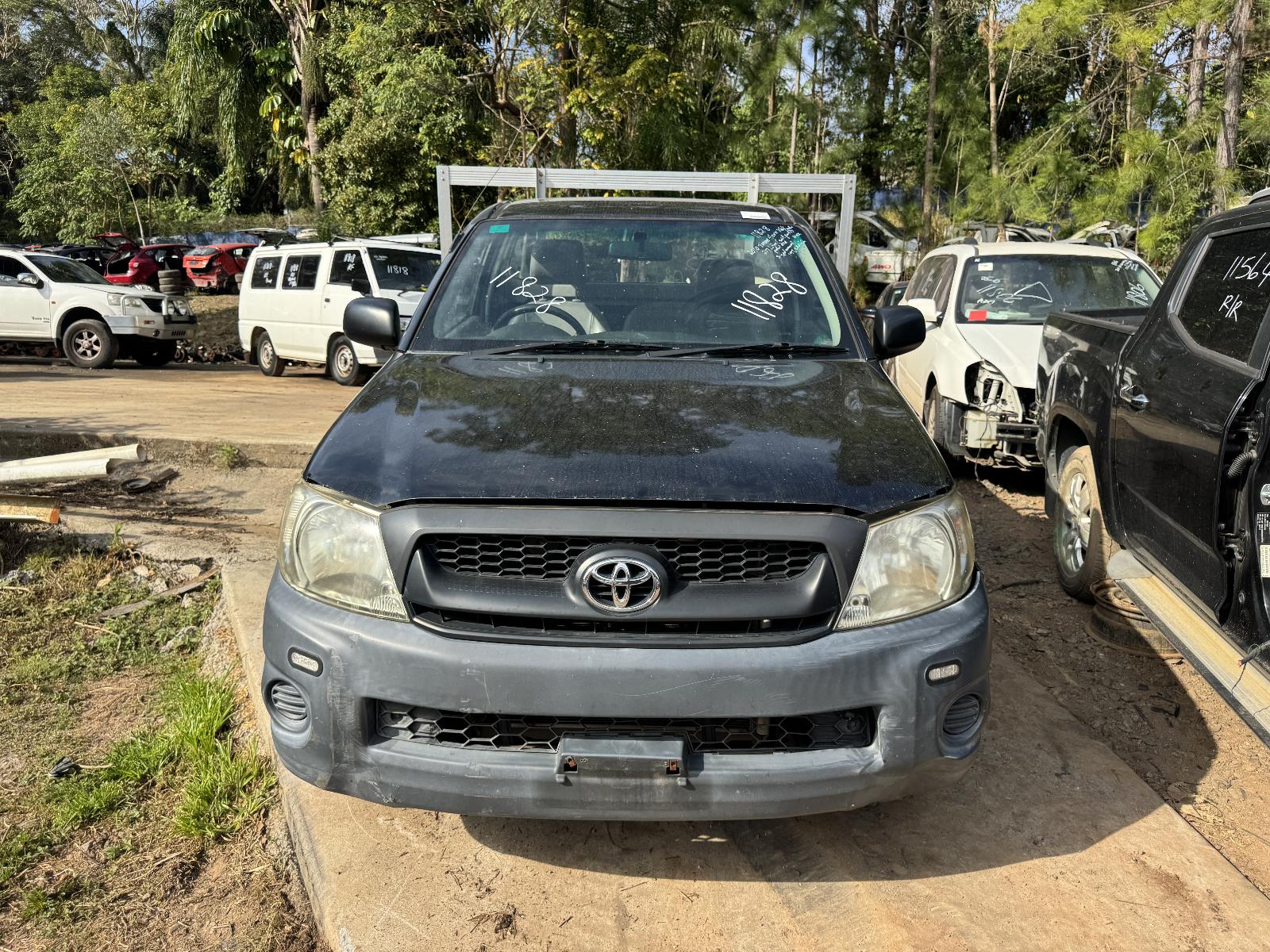 View TOYOTA HILUX 2010 2 Door Utility Breaking